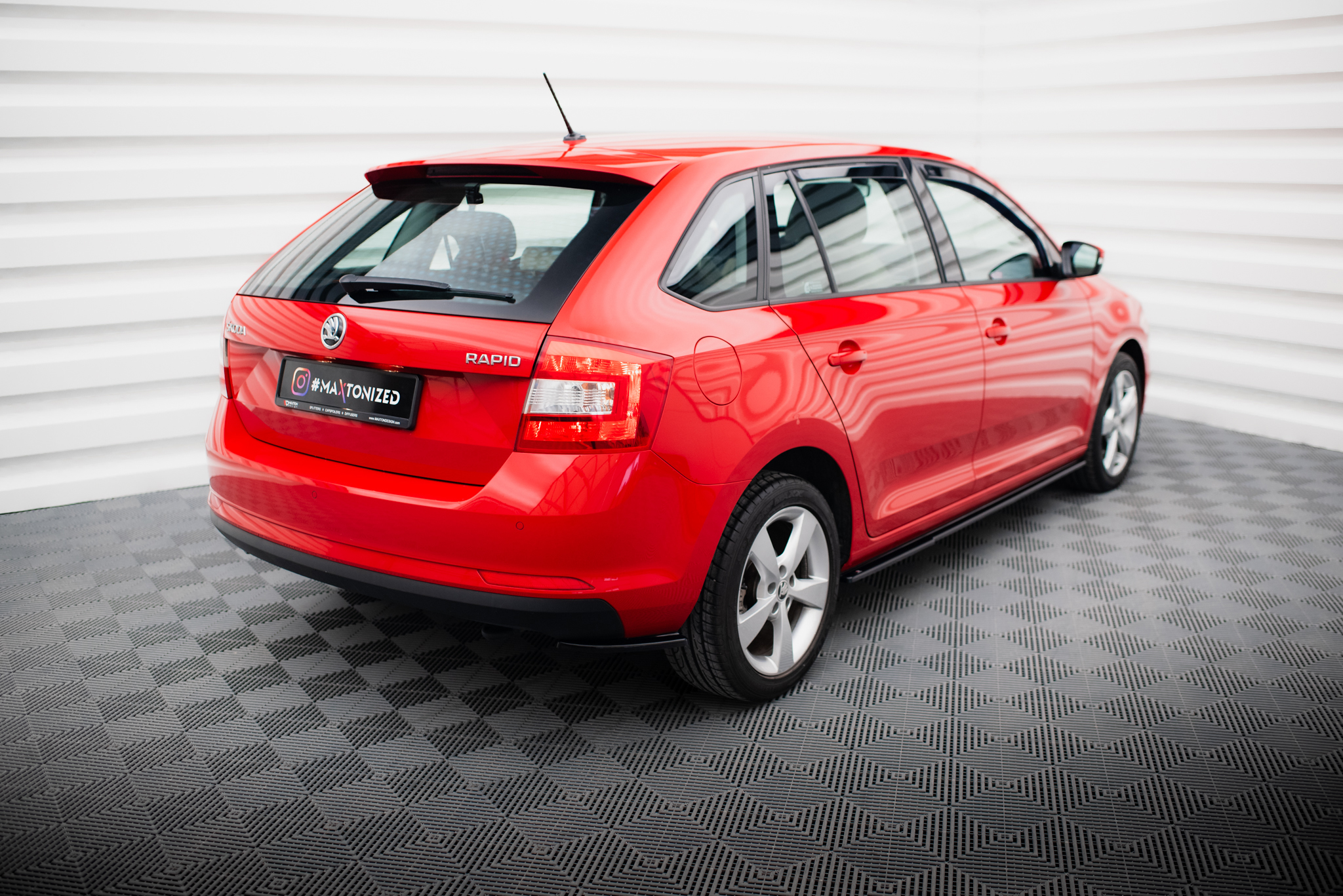 Rear Side Splitters Skoda Rapid Spaceback - Image 3