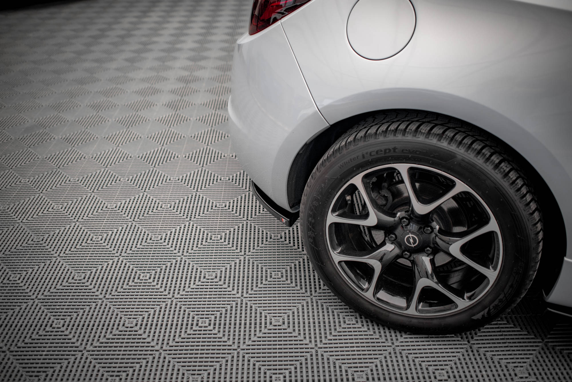 Rear Side Splitters V.1 Opel Astra GTC OPC-Line J - Image 2