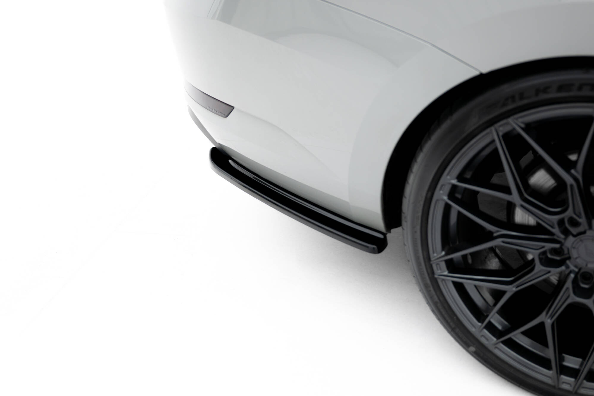 Rear Side Splitters V.1 Skoda Superb Liftback / Combi Mk3 - Image 2