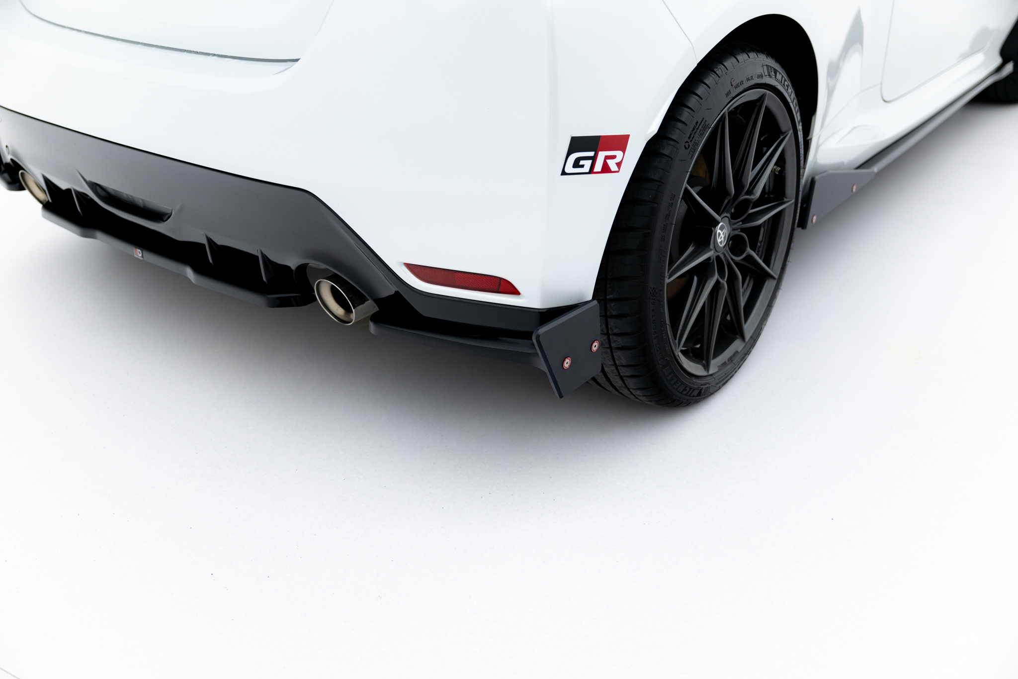 Rear Side Splitters V.2 + Flaps Toyota GR Yaris Mk4