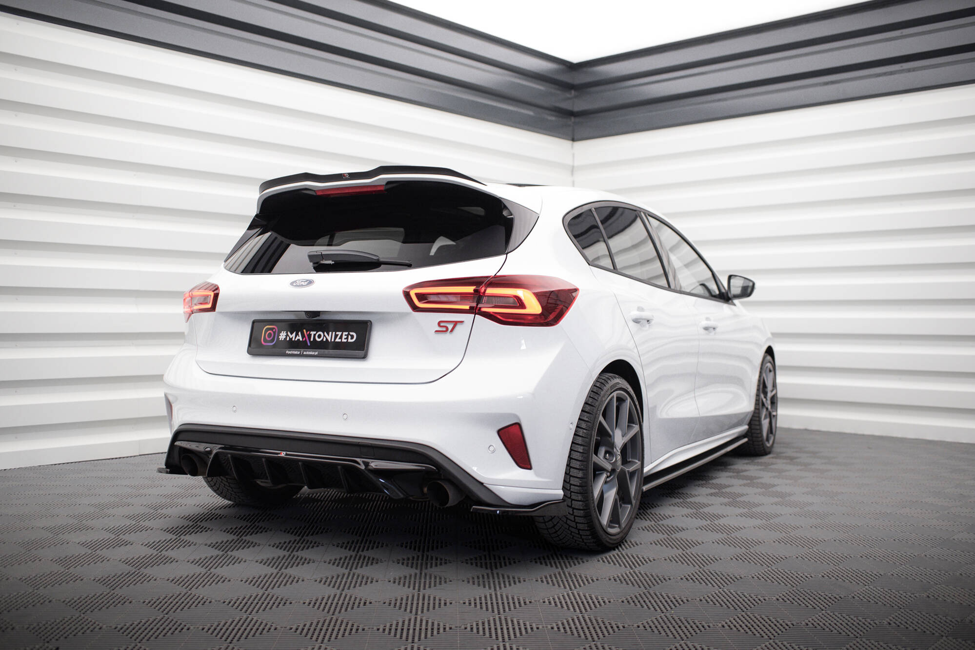 Rear Side Splitters V.2 Ford Focus Hatchback ST Mk4 - Image 2