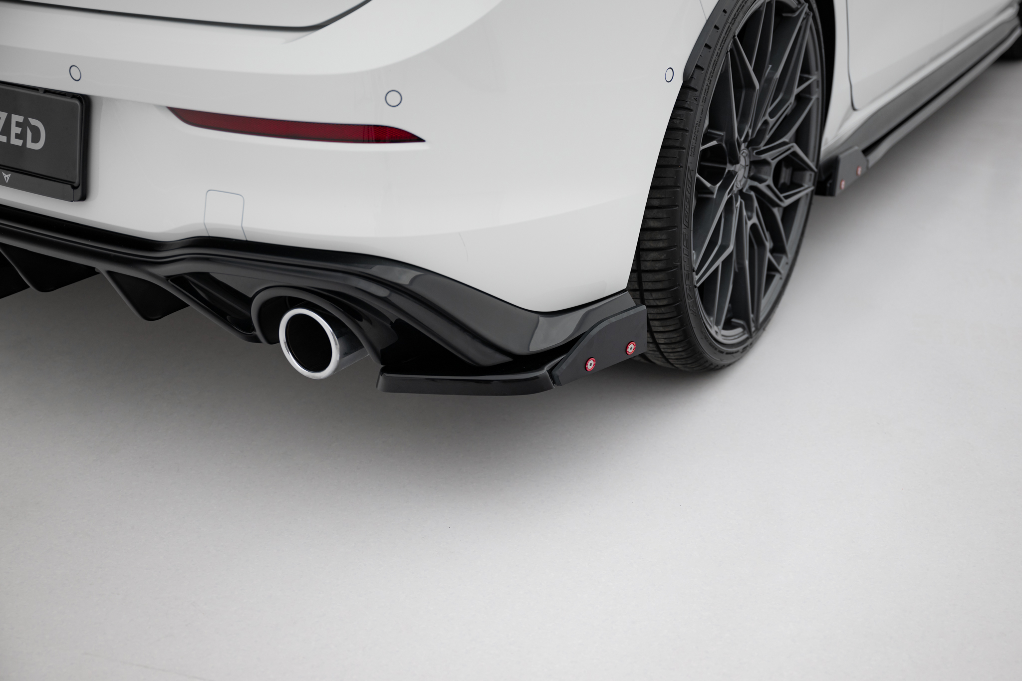 Rear Side Splitters V.4 + Flaps Volkswagen Golf GTI / GTE Mk8
