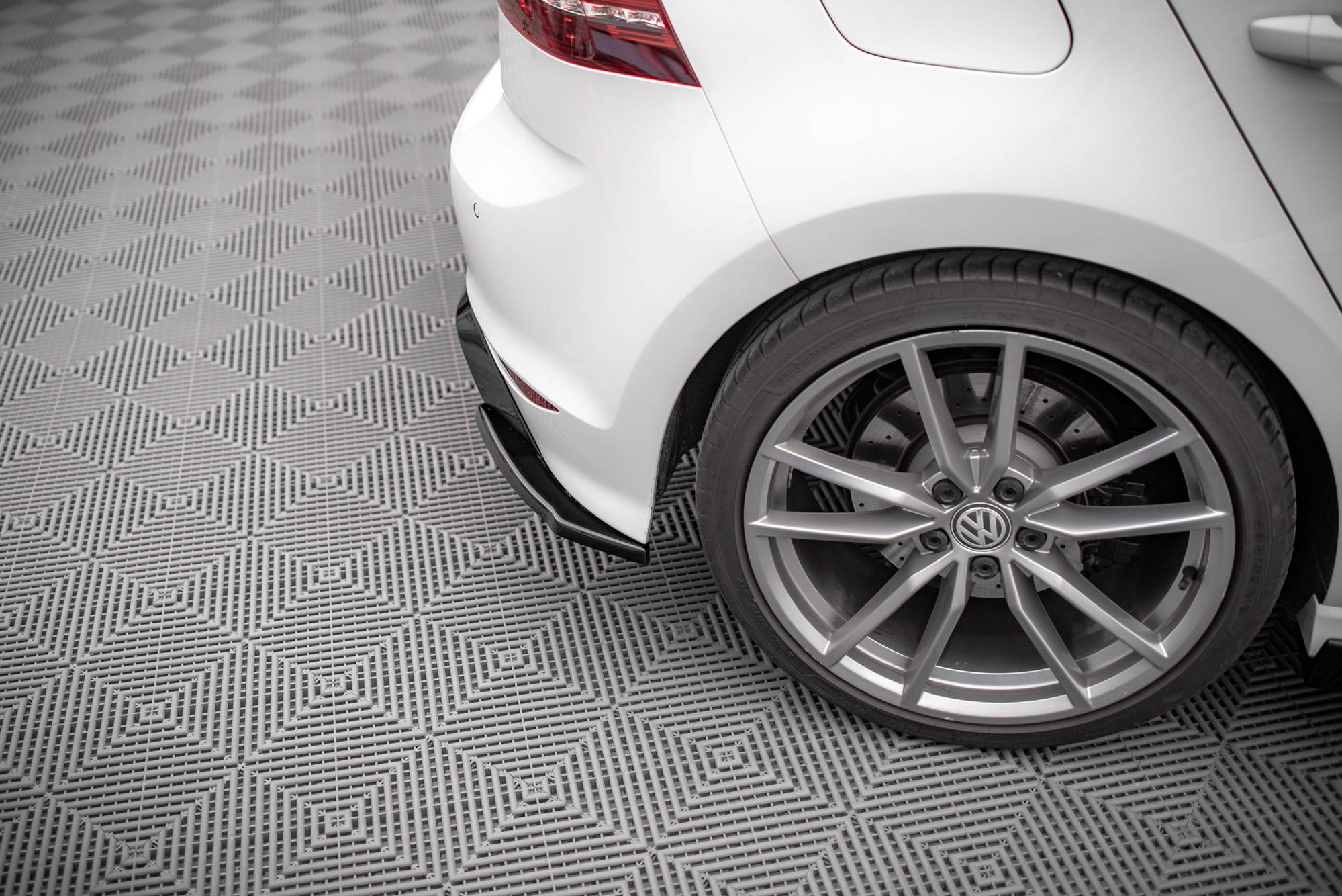 Rear Side Splitters V.4 Volkswagen Golf R Mk7 - Image 2