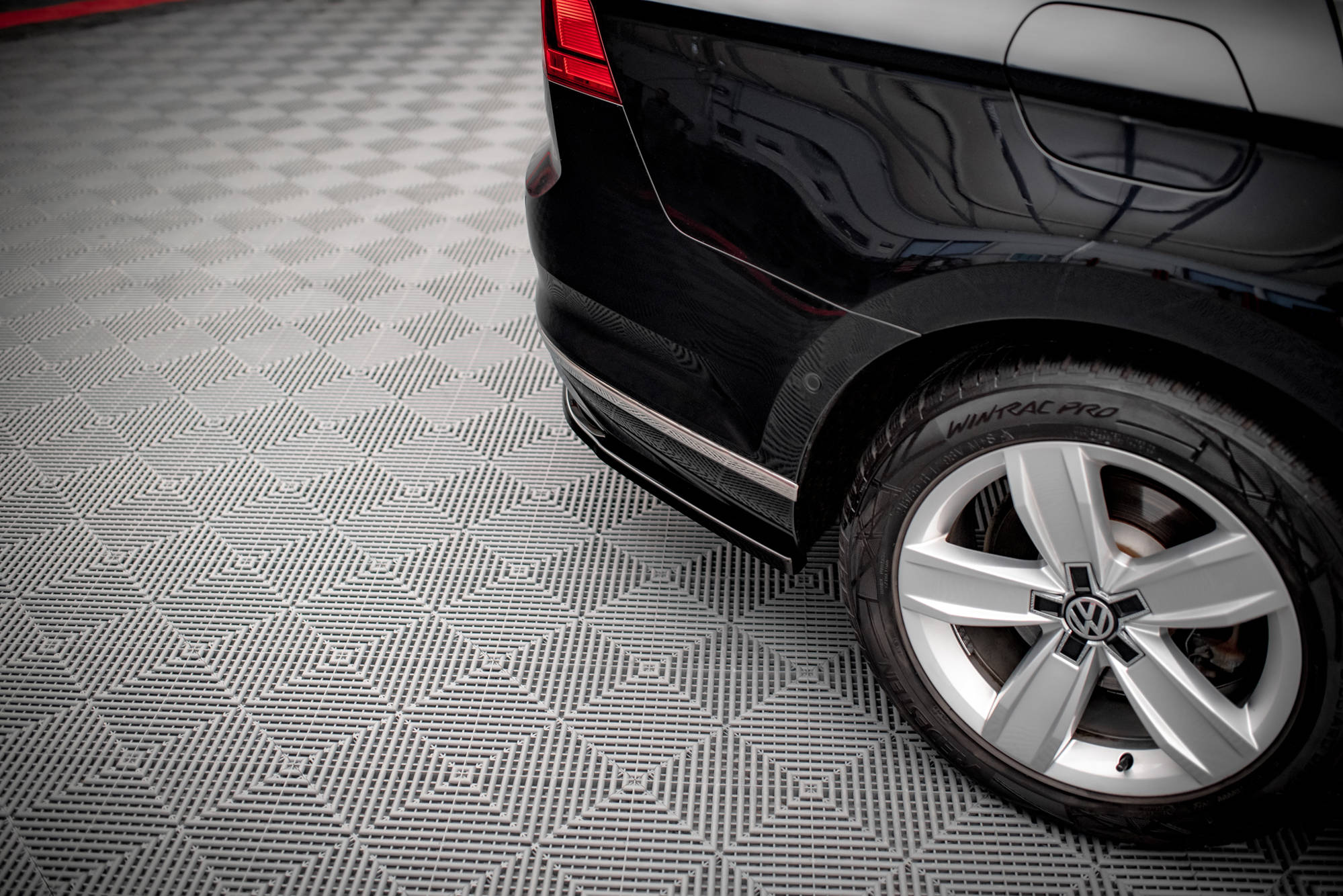Rear Side Splitters Volkswagen Passat B8 Facelift - Image 2