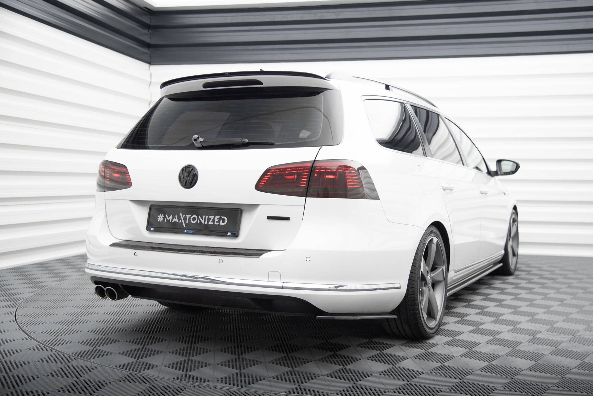 Rear Side Splitters Volkswagen Passat Variant B7 - Image 3