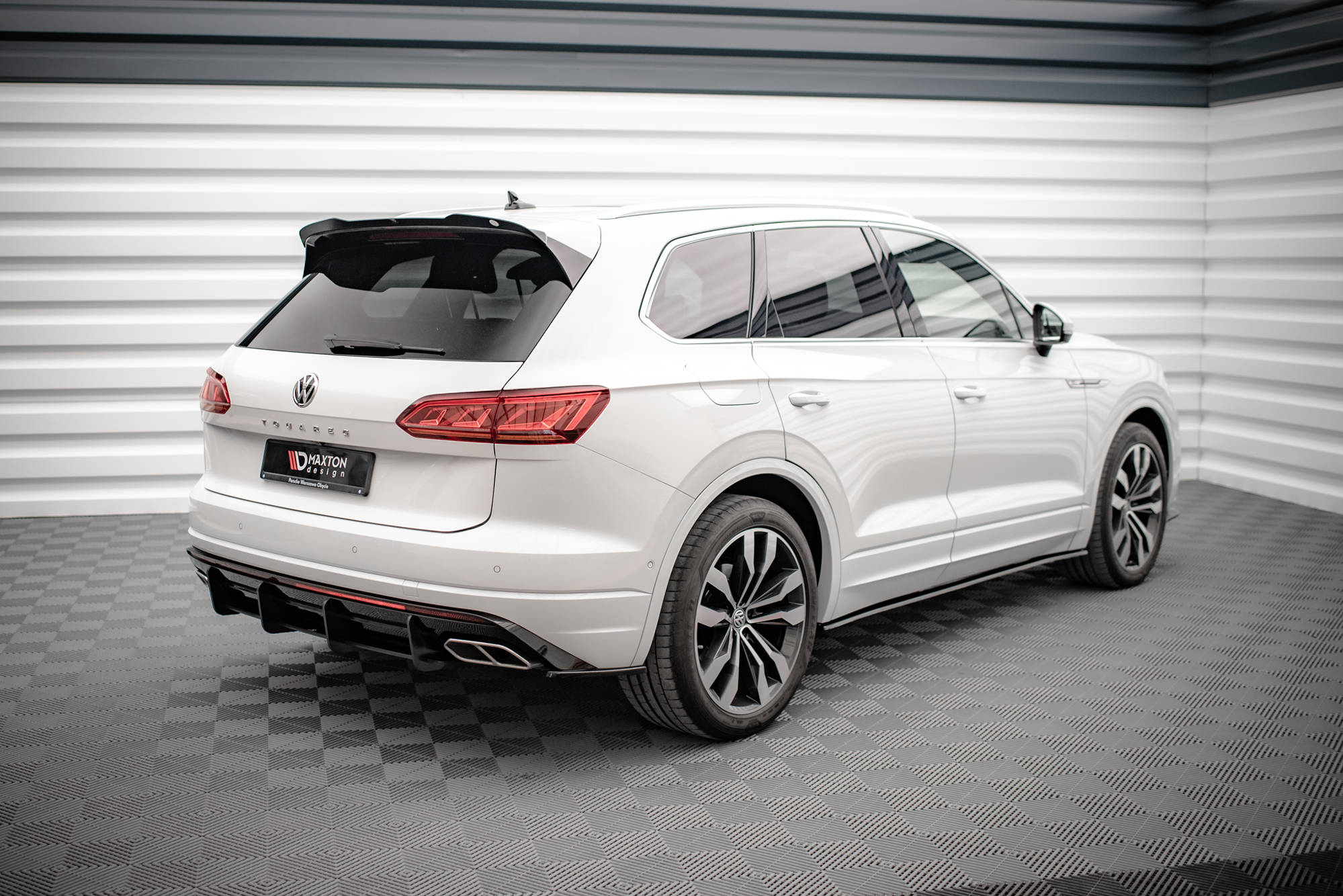 Rear Side Splitters Volkswagen Touareg R-line Mk3 - Image 2