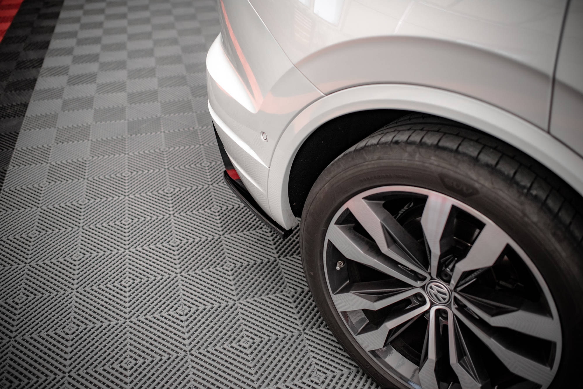 Rear Side Splitters Volkswagen Touareg R-line Mk3 - Image 3