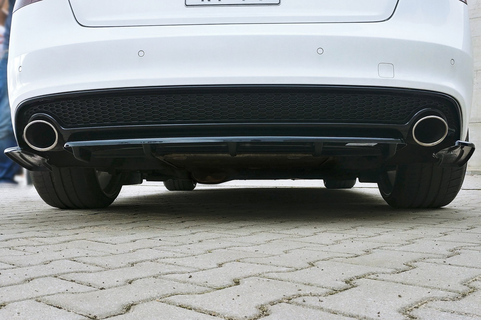 Rear Splitter Audi A5 S-Line 8T Facelift (with a vertical bar)