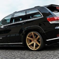 Alternative view of Rear Splitter Jeep Grand Cherokee WK2 Summit FACELIFT (with a vertical bar)