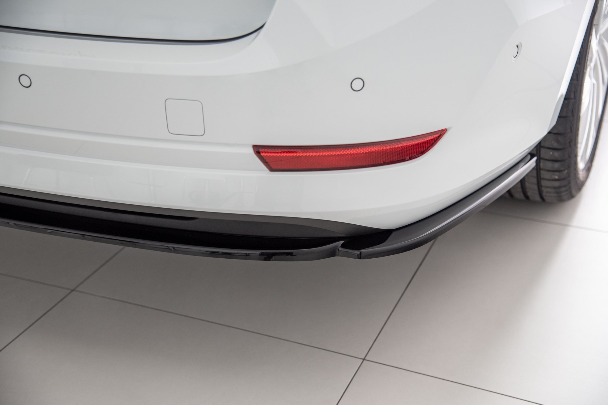 Rear Splitter Skoda Octavia Mk4 - Image 4