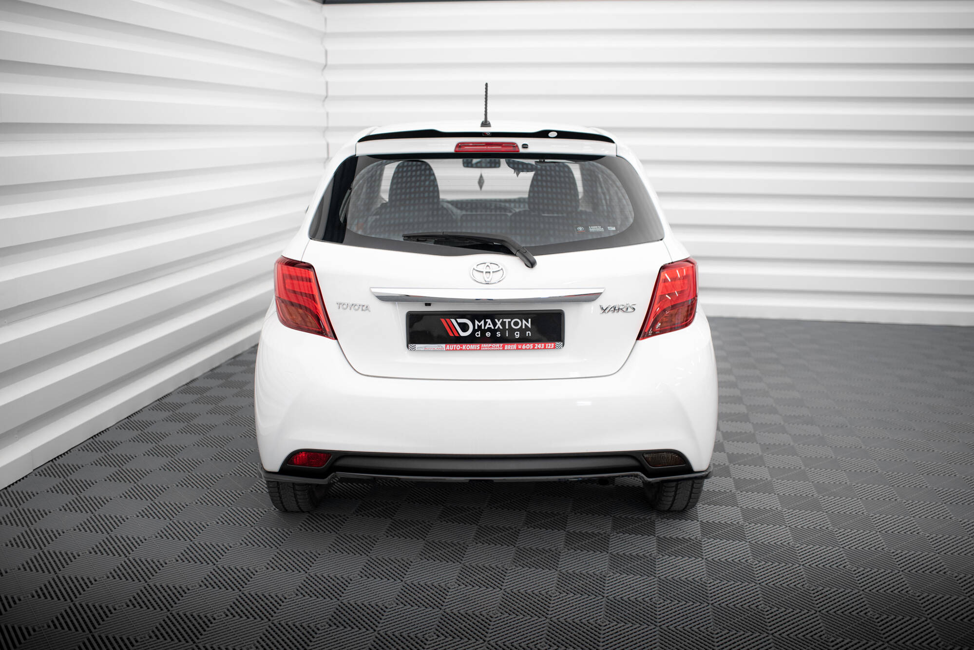 Rear Splitter Toyota Yaris Mk3 Facelift - Image 2