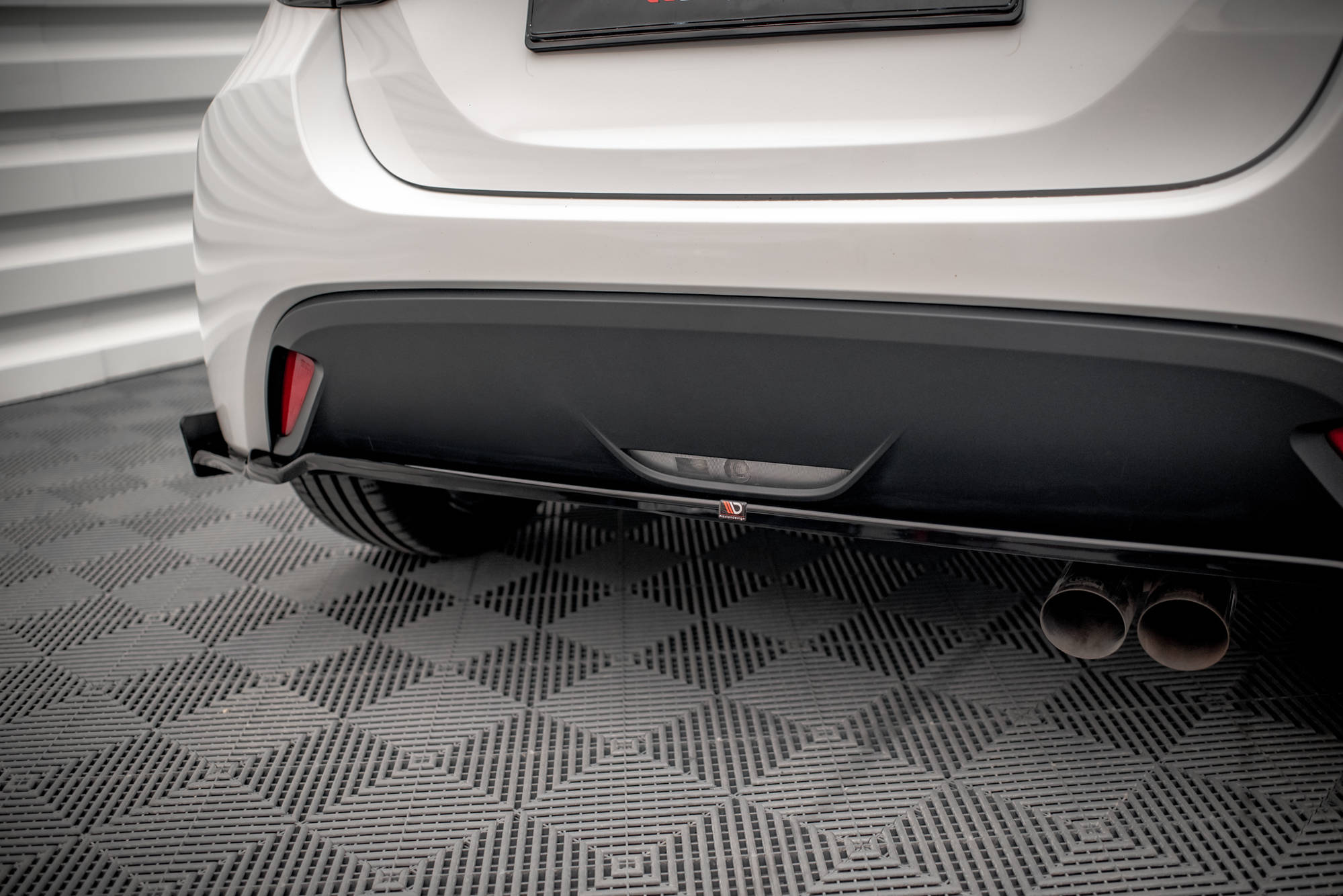 Rear Splitter V.1 + Flaps Toyota Yaris Mk4 - Image 3
