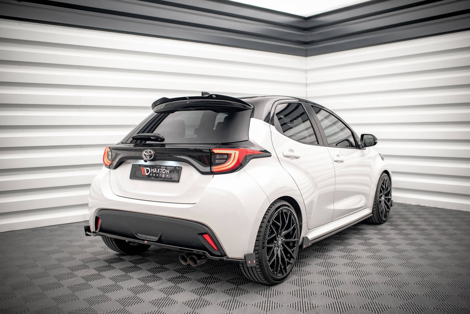 Rear Splitter V.1 + Flaps Toyota Yaris Mk4