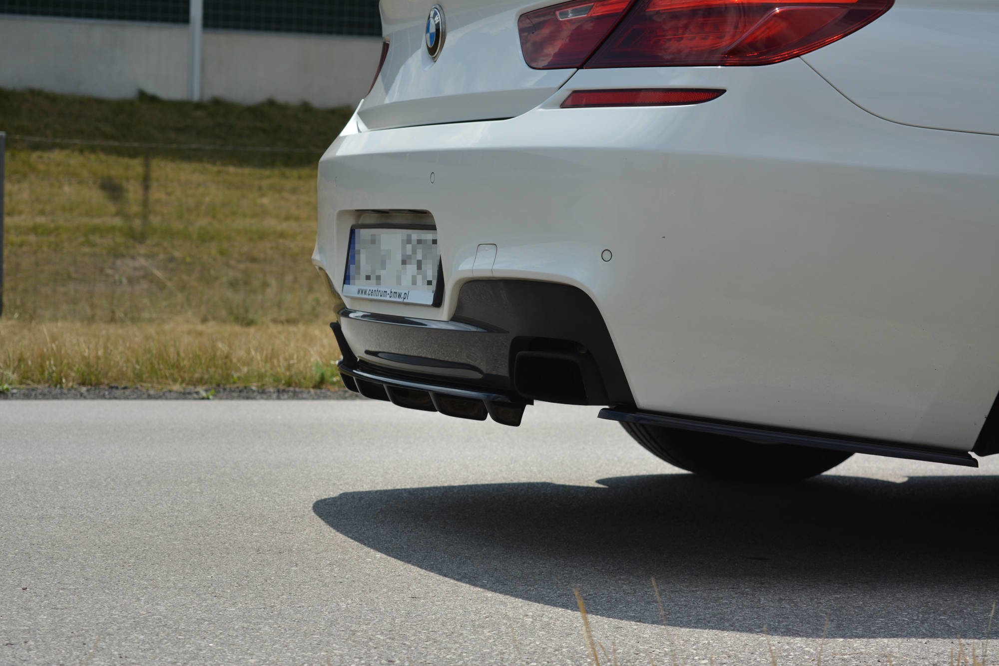 Rear Splitter for BMW 6 Gran Coupé MPACK (with a vertical bar) - Image 4