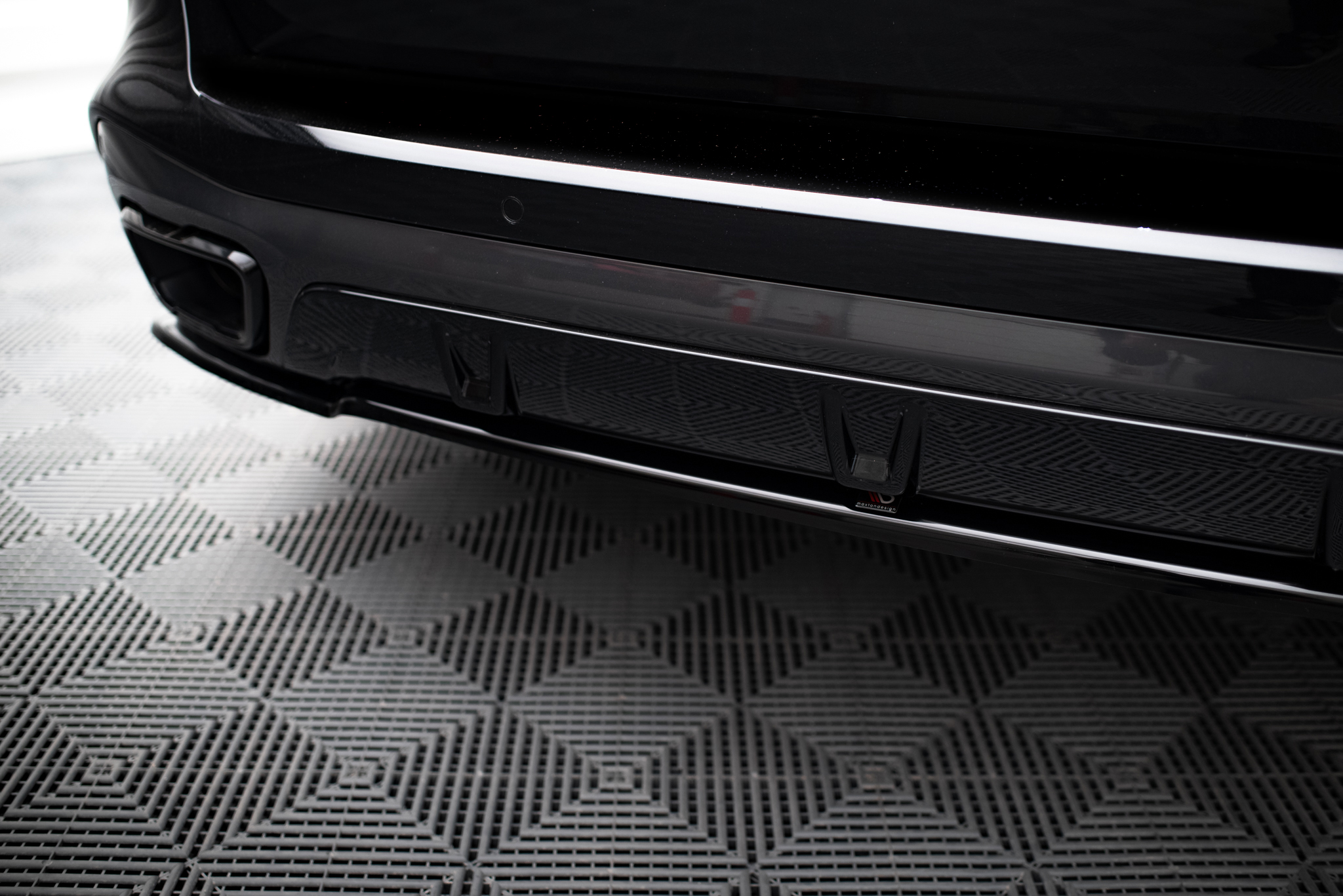 Rear Splitter for BMW X5 G05 M-pack - Image 4
