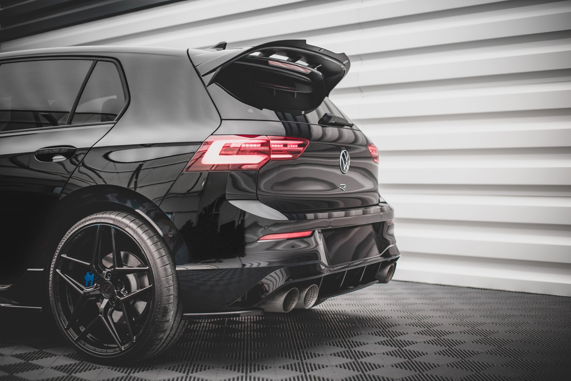 Rear Splitter for Volkswagen Golf R Mk8 - Image 2
