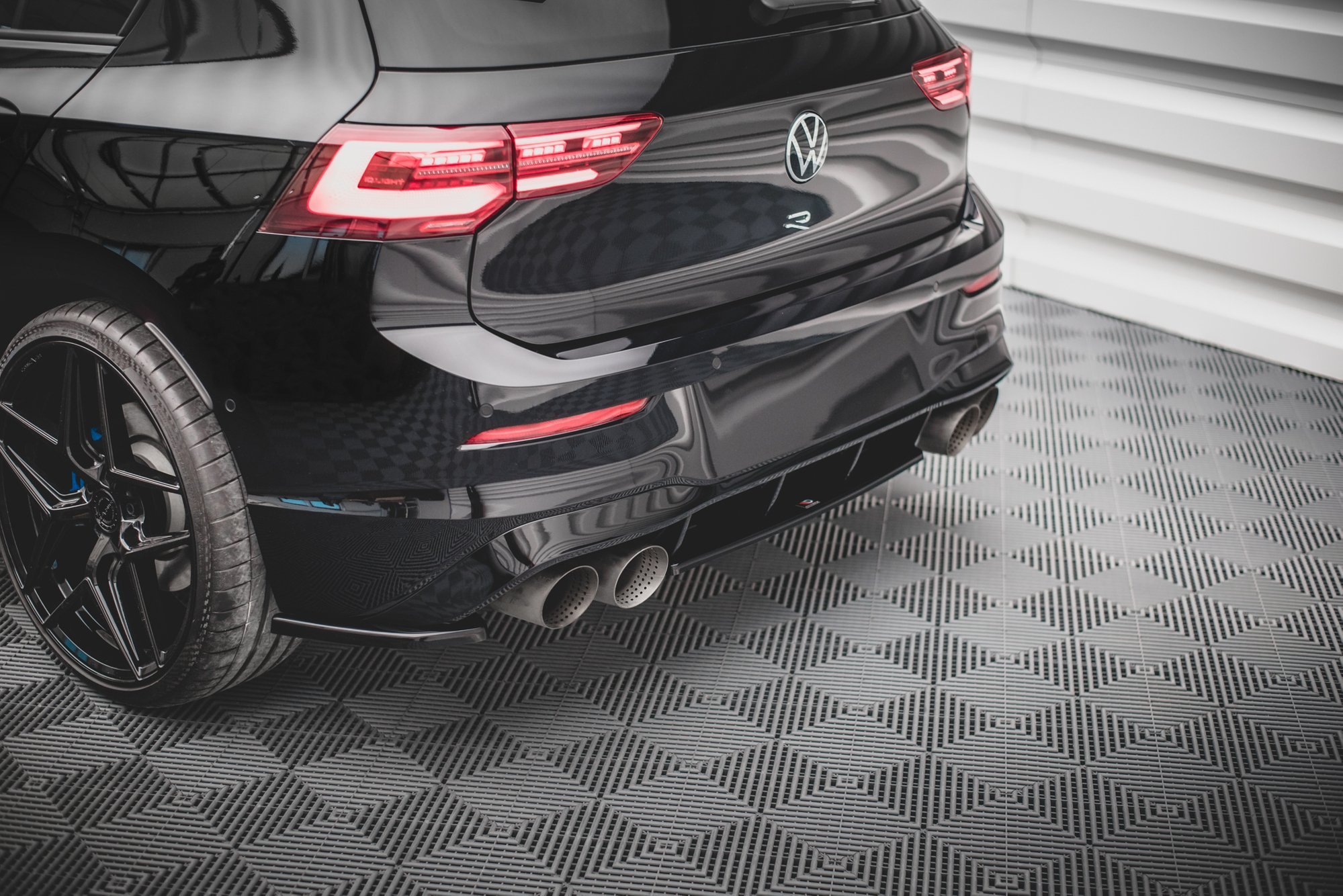 Rear Splitter for Volkswagen Golf R Mk8 - Image 3