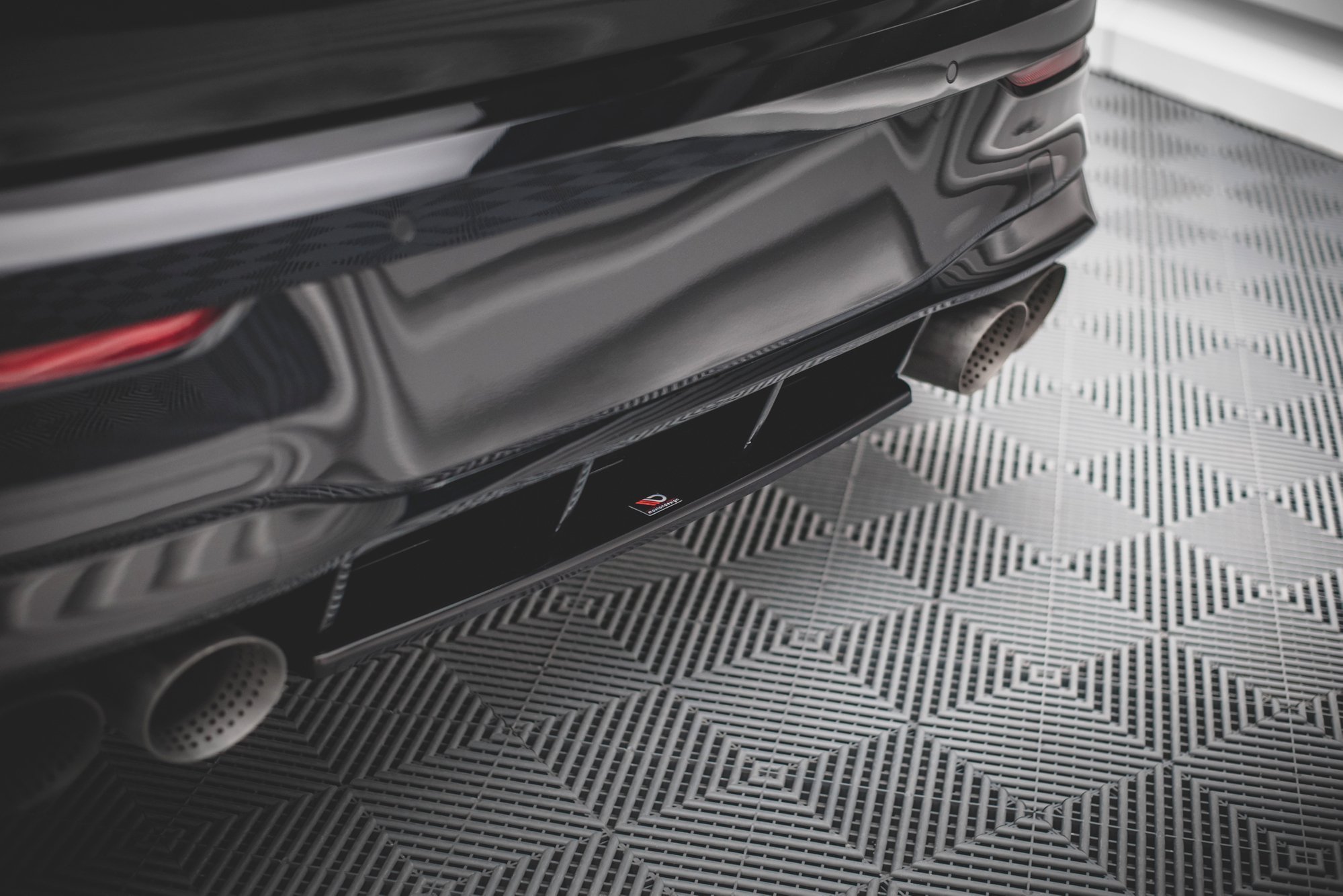 Rear Splitter for Volkswagen Golf R Mk8 - Image 4