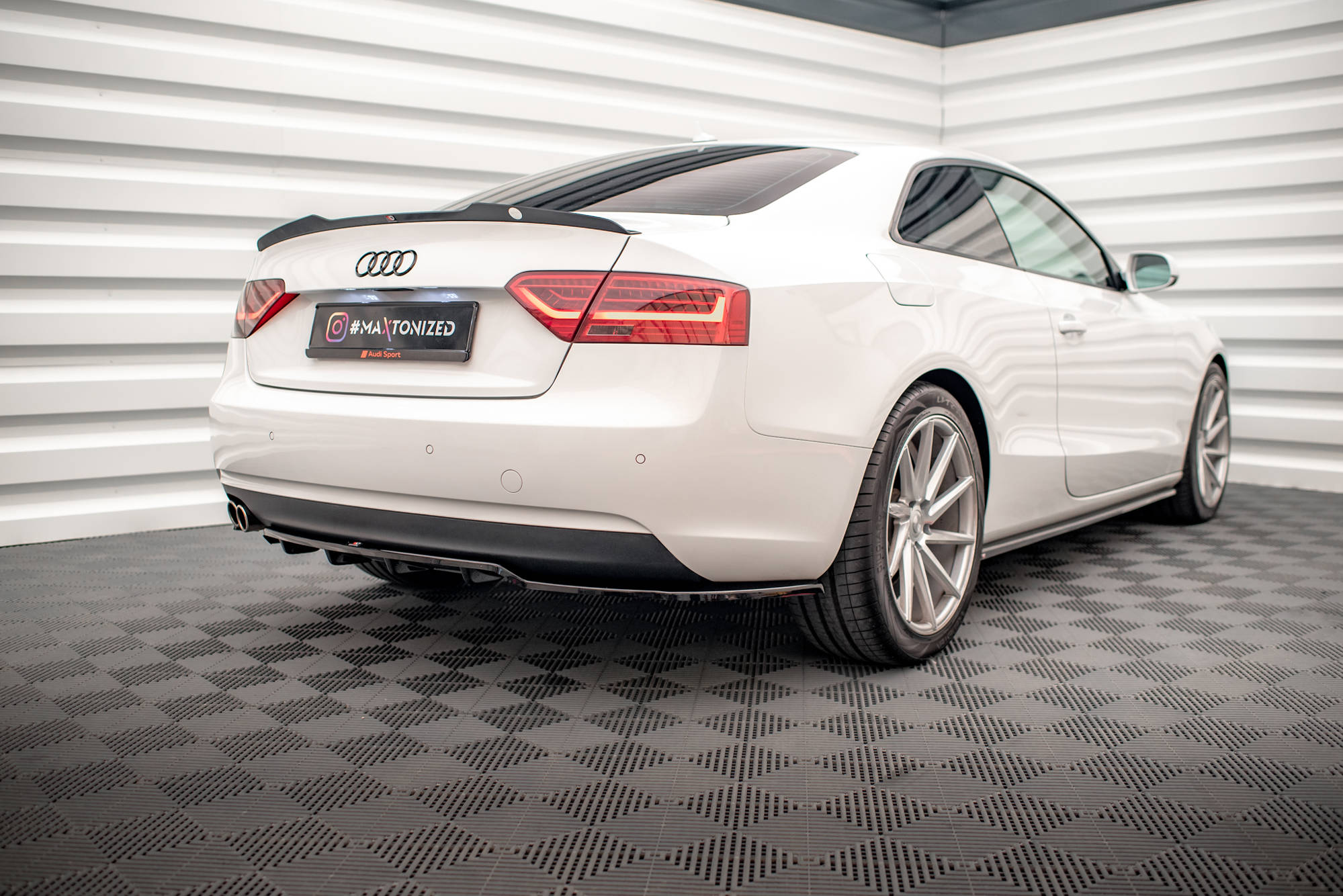 Rear Splitter (with vertical bars) Audi A5 Coupe 8T Facelift - Image 5