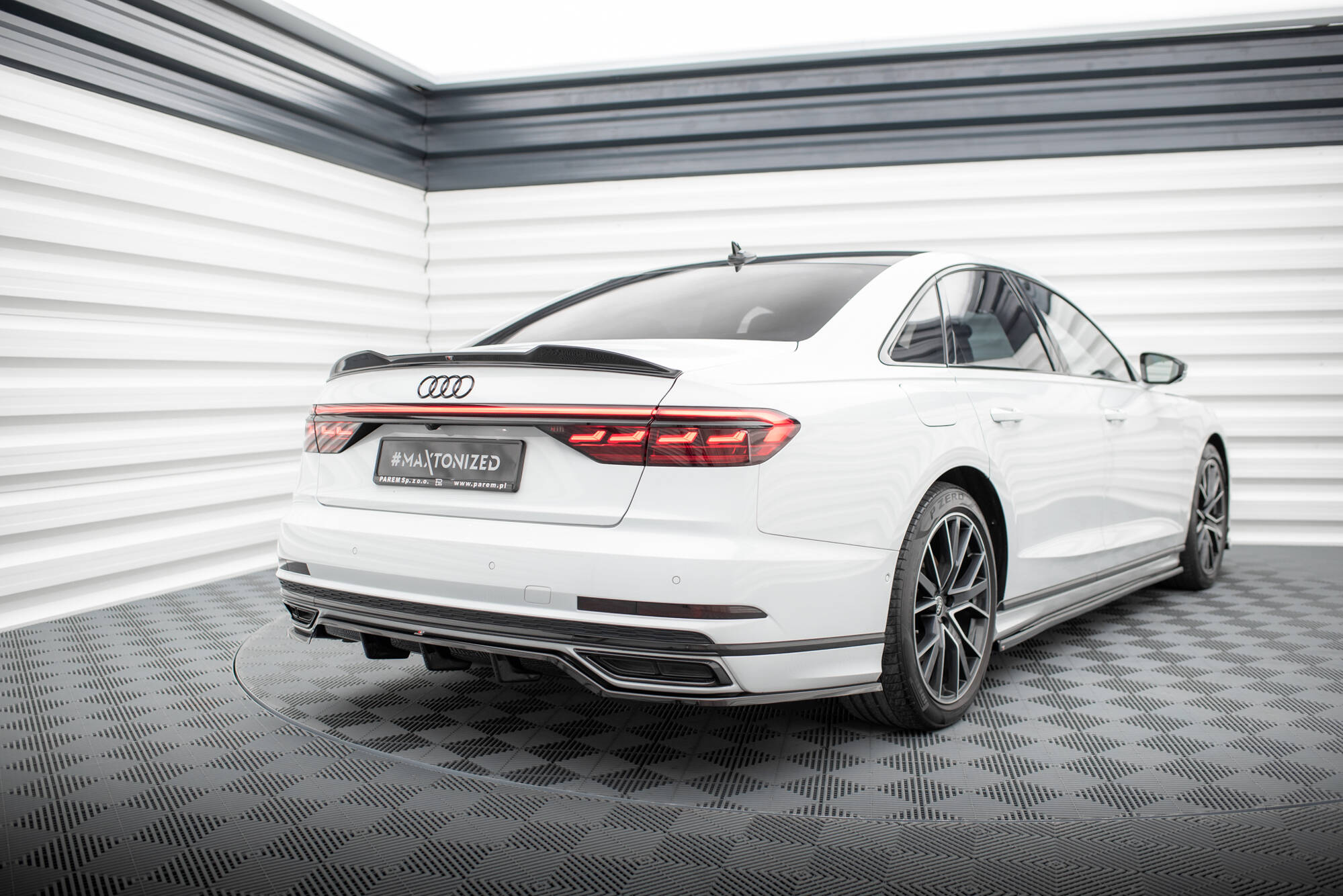 Rear Splitter (with vertical bars) Audi A8 S-Line D5 - Image 4