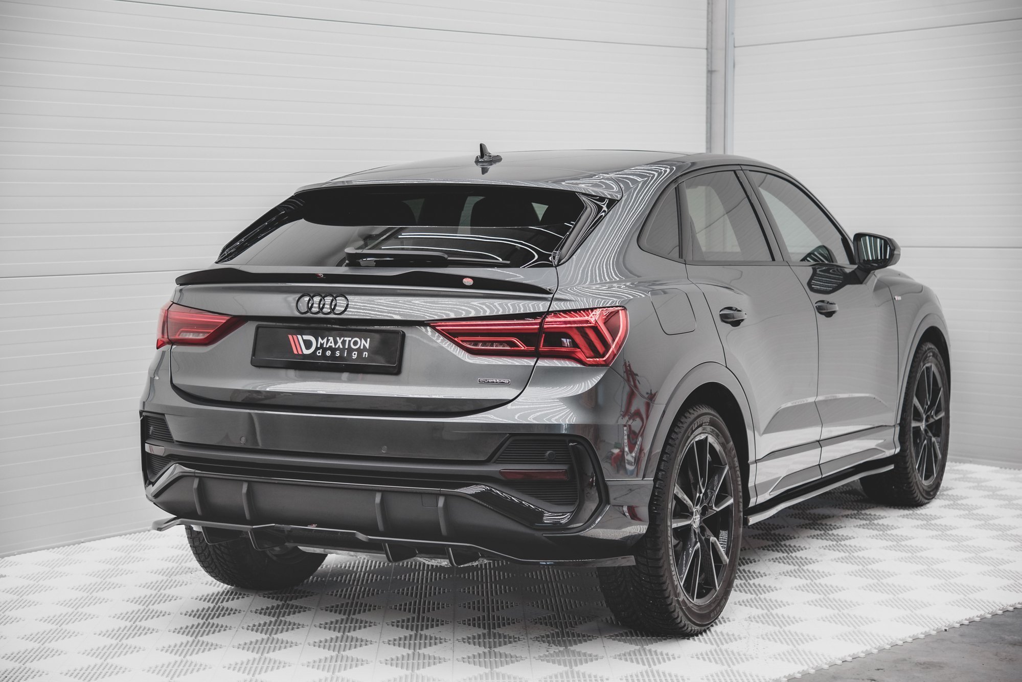 Rear Splitter (with vertical bars) Audi Q3 Sportback S-Line F3