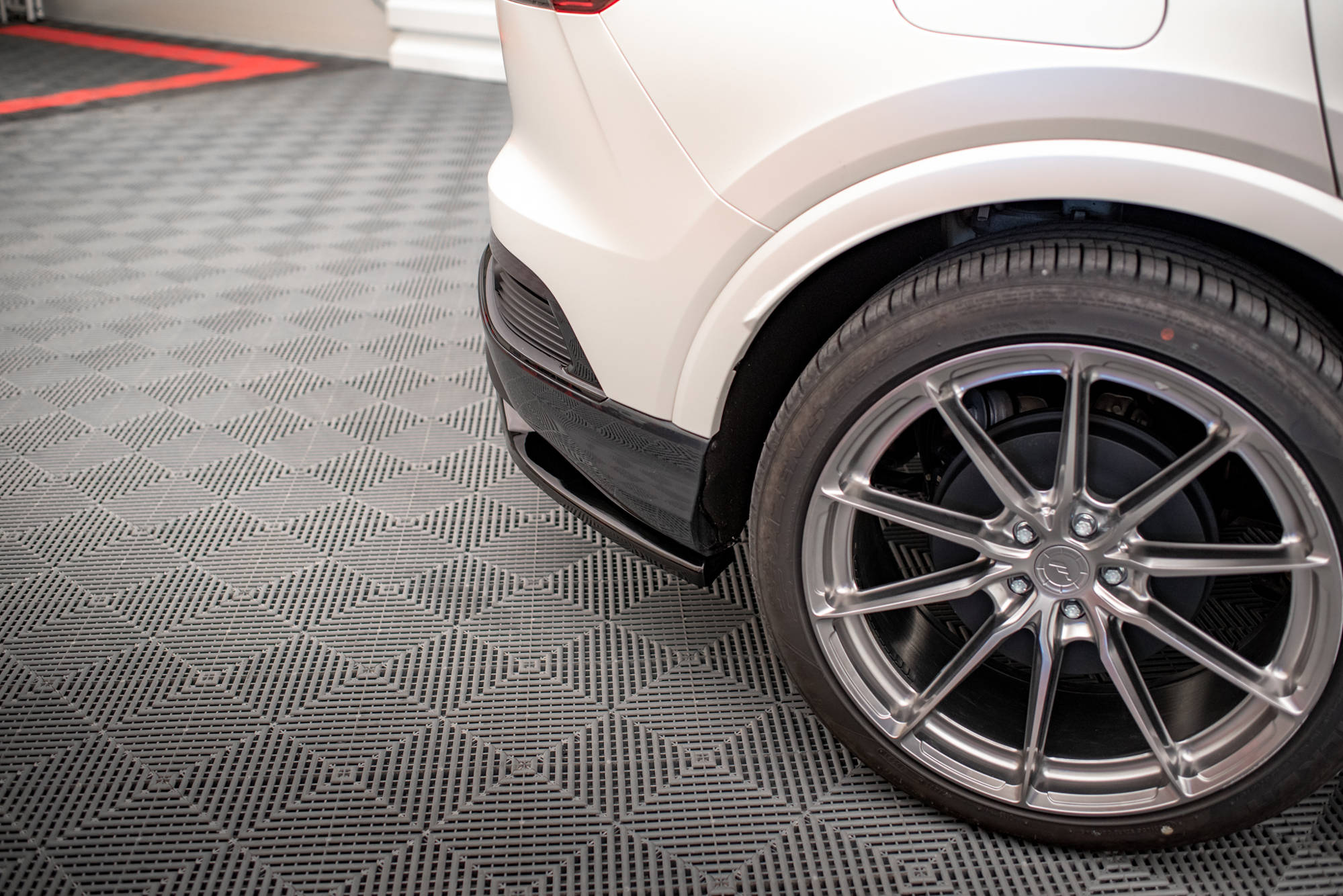Rear Splitter (with vertical bars) Audi Q4 e-tron Sportback S-line Mk1 - Image 3