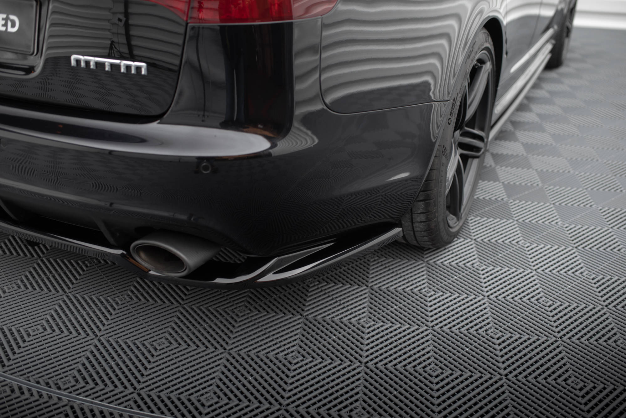 Rear Splitter (with vertical bars) Audi RS6 Avant C6 - Image 3