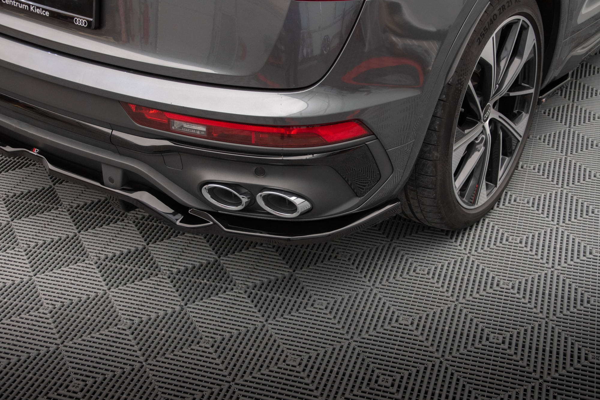 Rear Splitter (with vertical bars) Audi SQ5 / Q5 S-Line Sportback Mk2 Facelift - Image 3