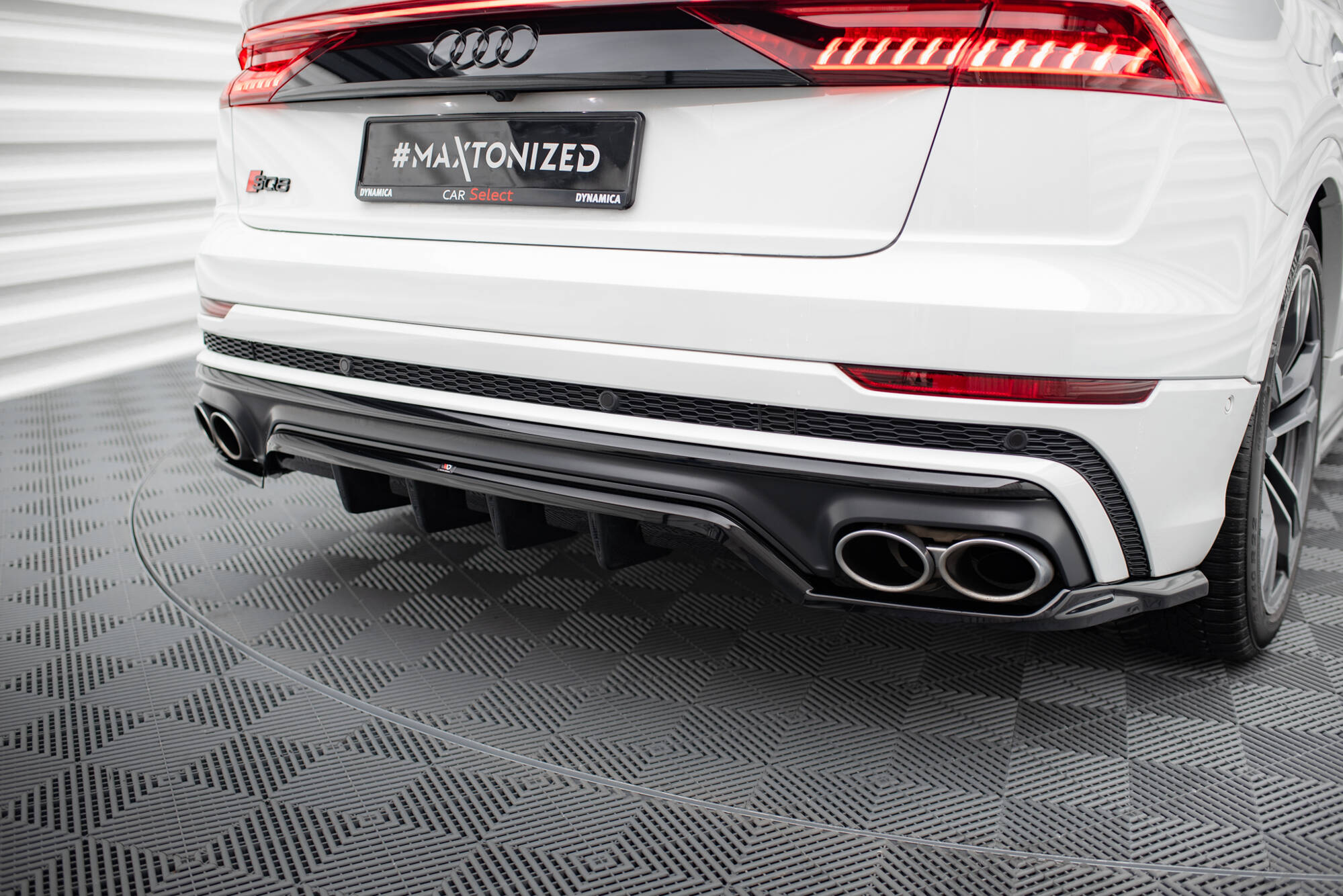 Rear Splitter (with vertical bars) Audi SQ8 Mk1 - Image 2