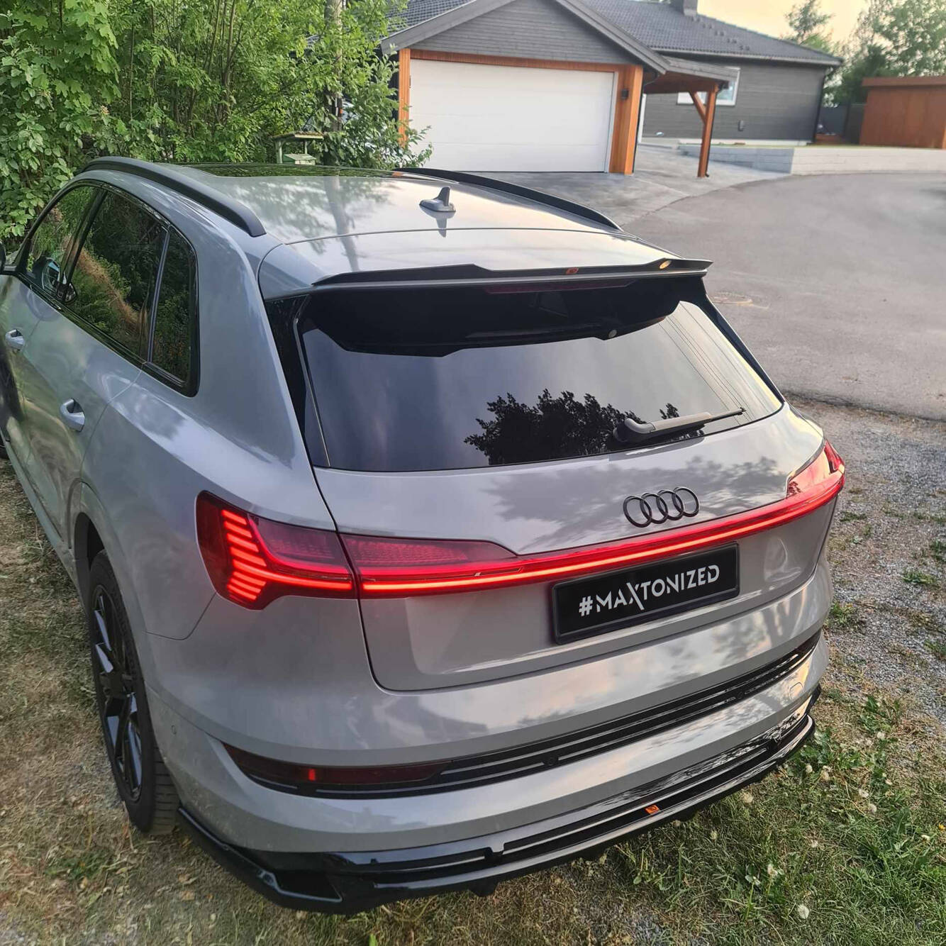 Alternative view of Rear Splitter (with vertical bars) Audi e-Tron S-Line