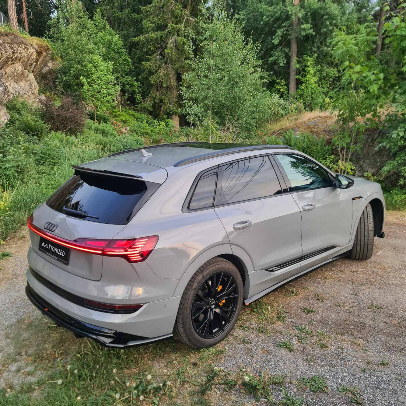 Rear Splitter (with vertical bars) Audi e-Tron S-Line - Image 3
