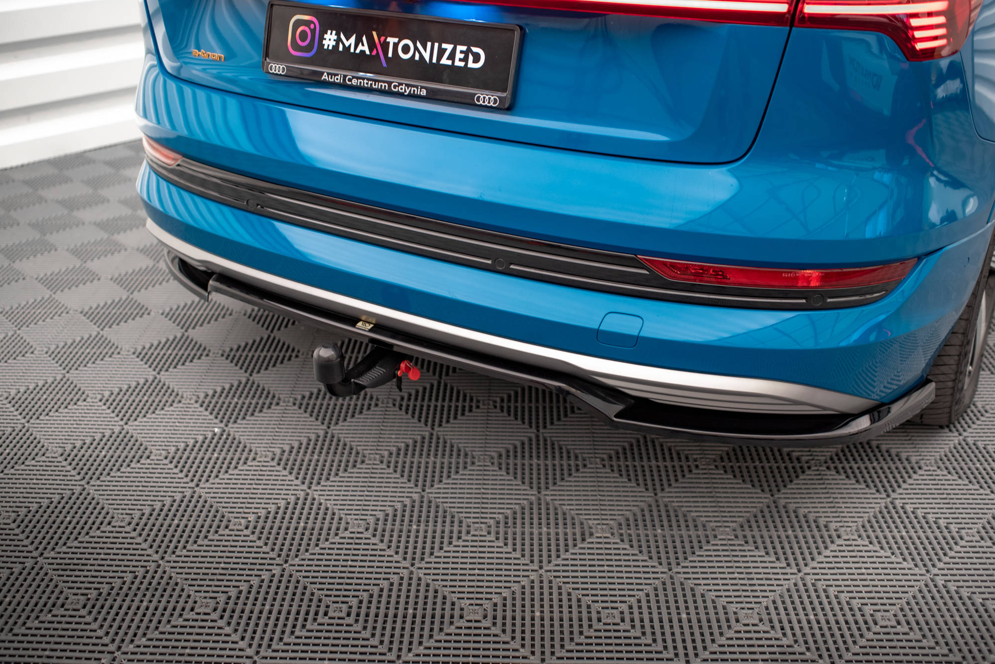 Rear Splitter (with vertical bars) Audi e-tron - Image 3