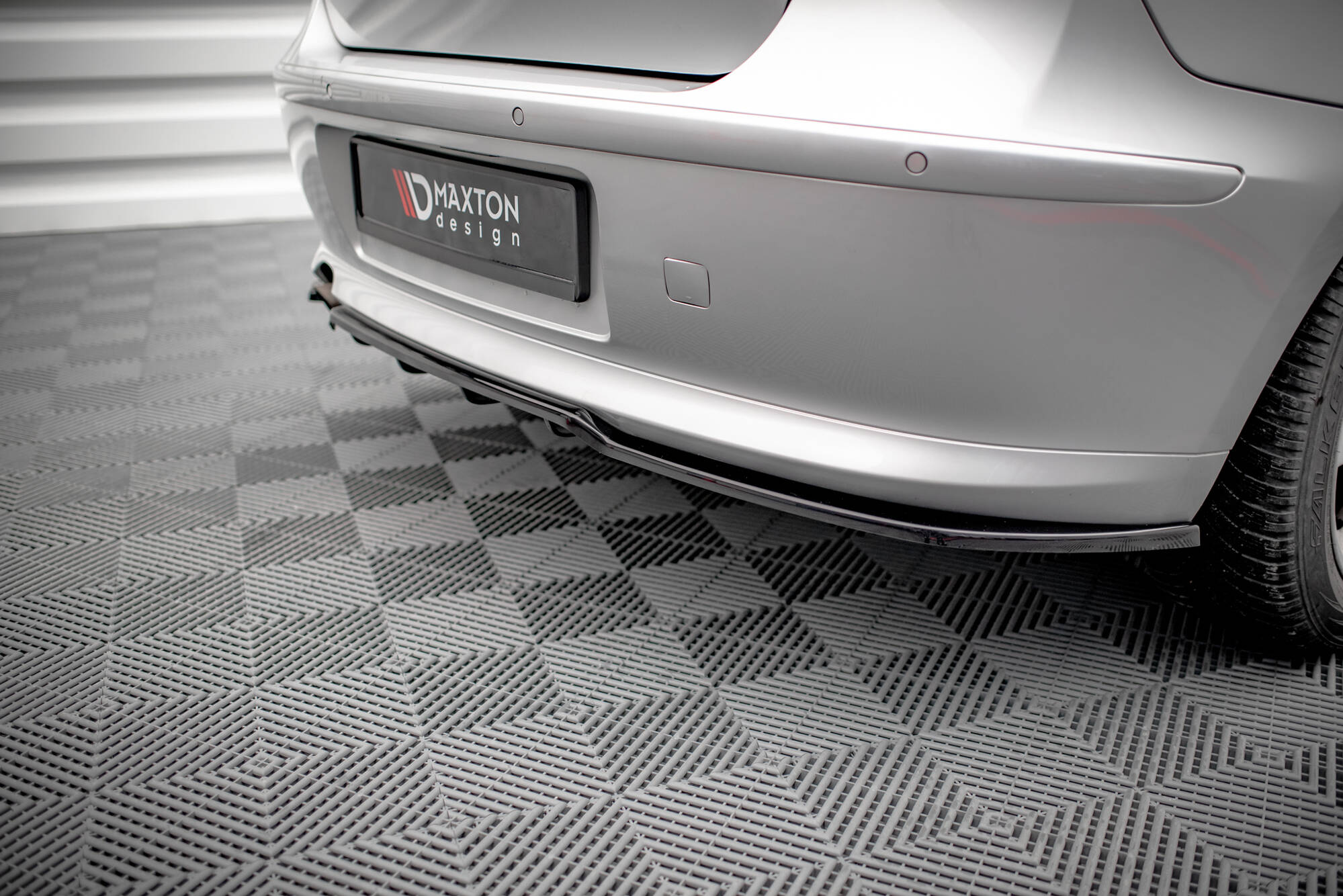 Rear Splitter (with vertical bars) BMW 1 E81 Facelift - Image 3