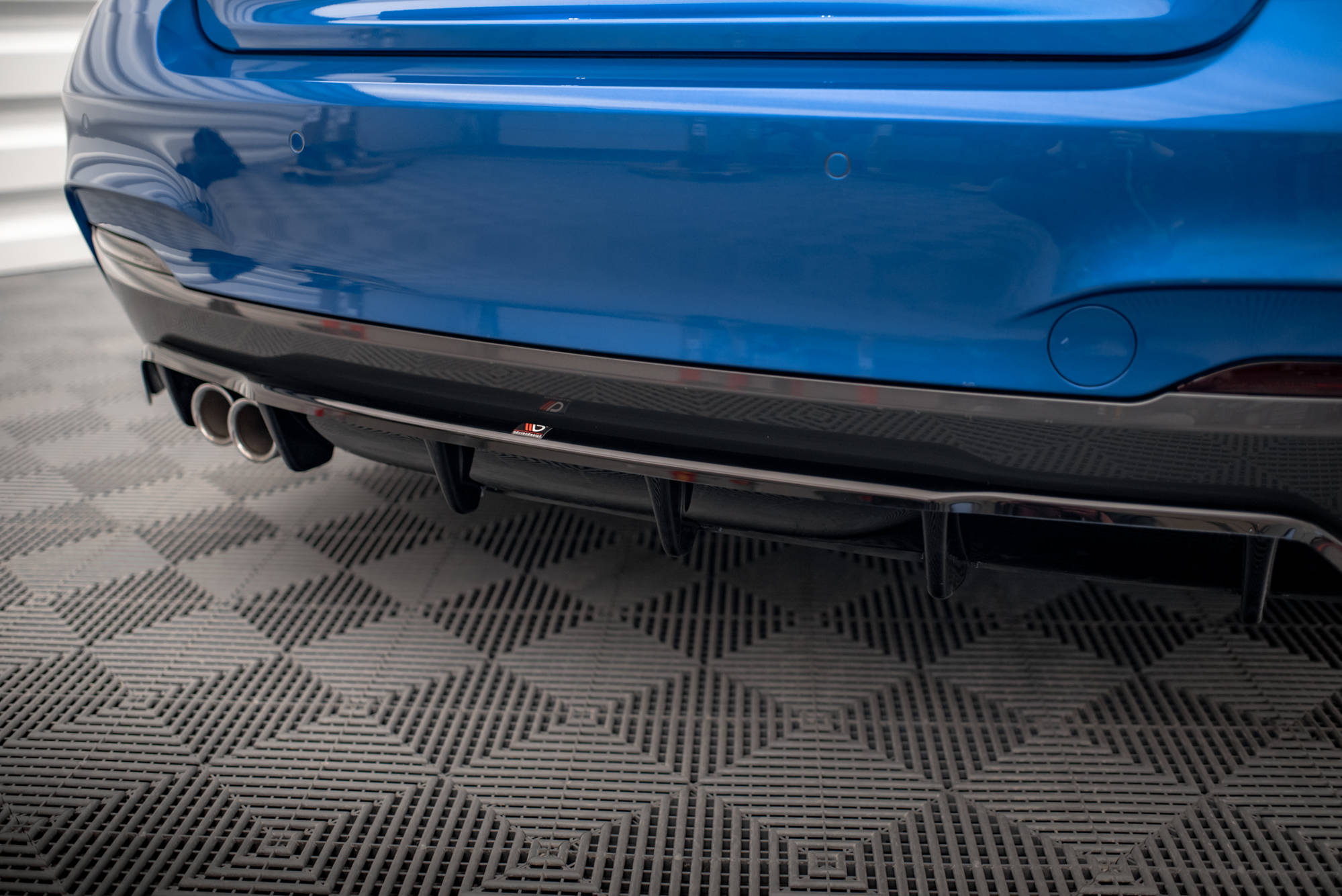 Rear Splitter (with vertical bars) BMW 2 M-Pack F22 - Image 3
