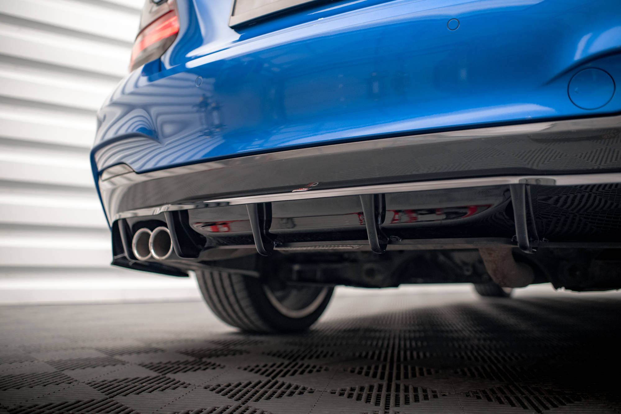 Rear Splitter (with vertical bars) BMW 2 M-Pack F22 - Image 4