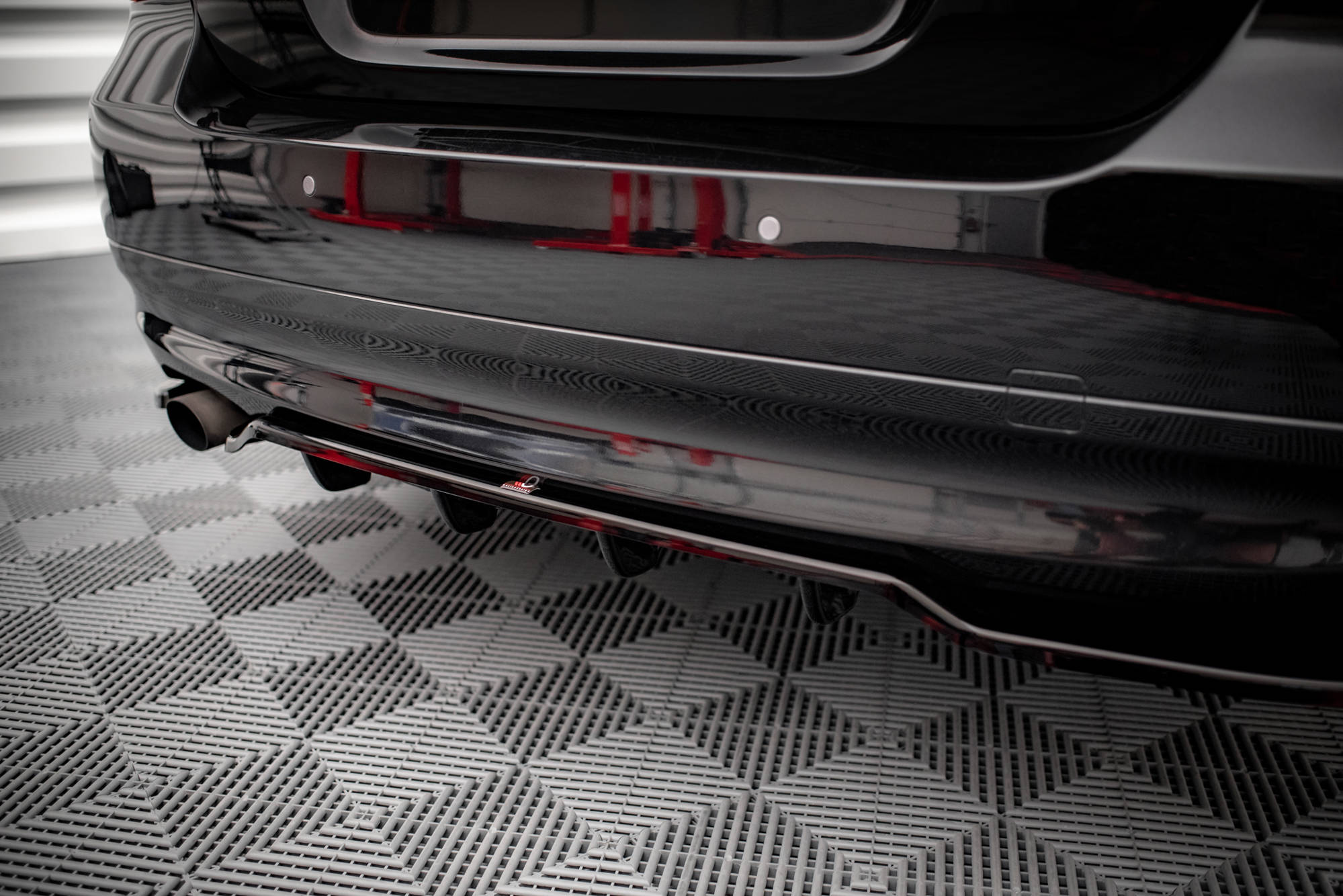 Rear Splitter (with vertical bars) BMW 3 Sedan E90 - Image 2