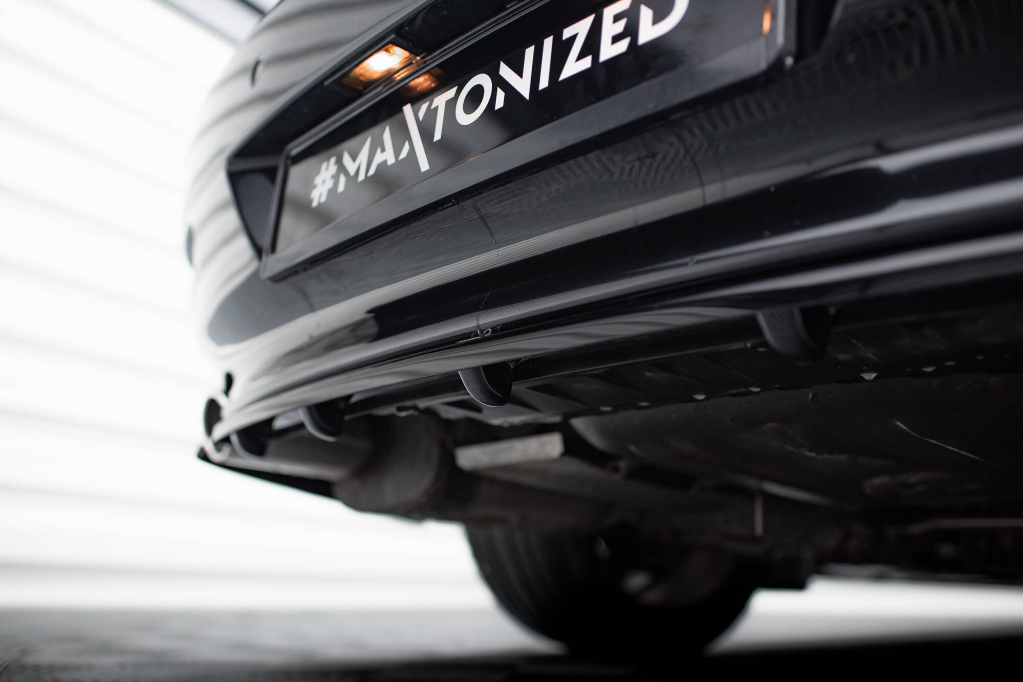 Rear Splitter (with vertical bars) BMW 6 Coupe / Cabrio E63 / E64 - Image 2