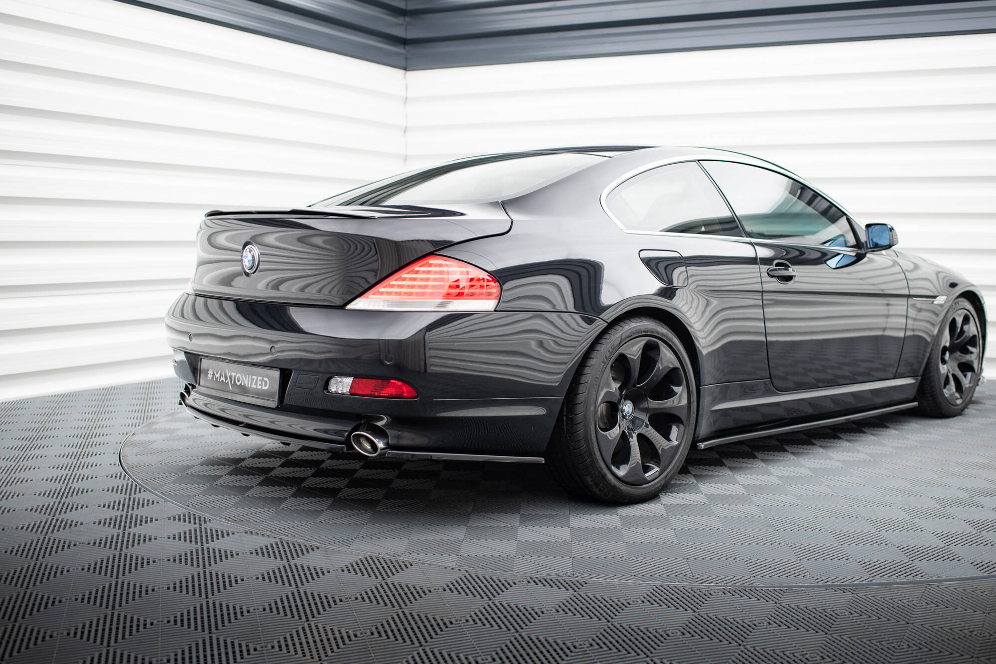 Rear Splitter (with vertical bars) BMW 6 Coupe / Cabrio E63 / E64 - Image 3