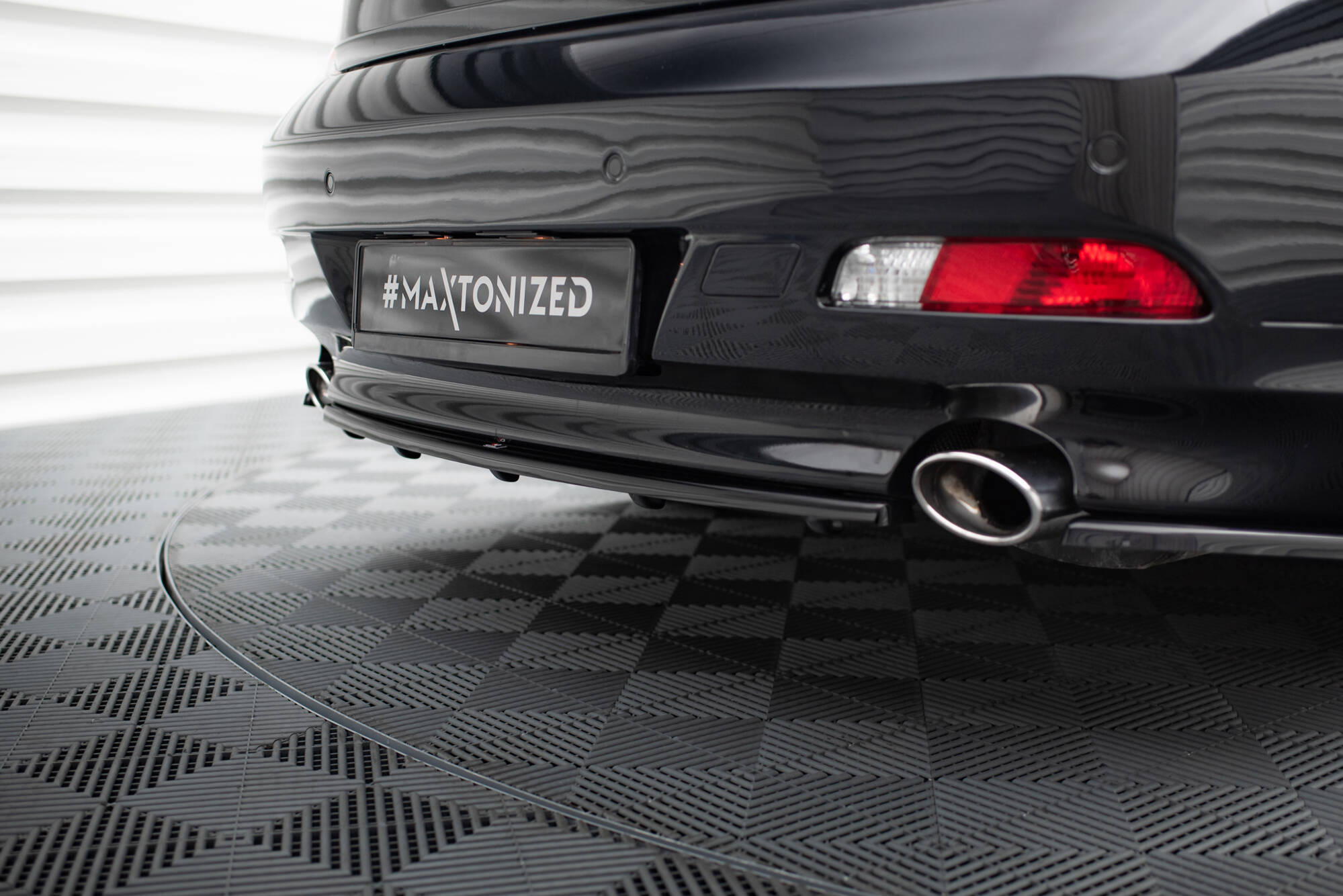 Rear Splitter (with vertical bars) BMW 6 Coupe / Cabrio E63 / E64 - Image 4