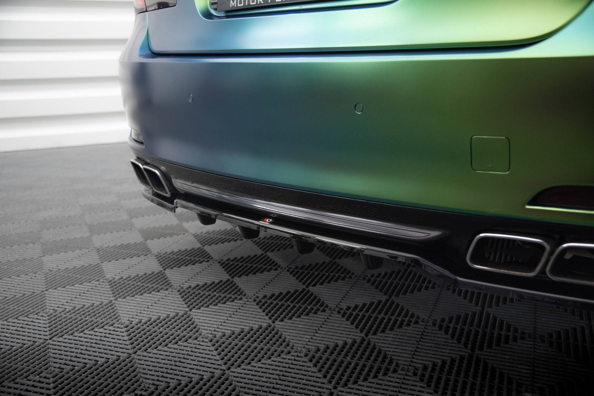 Rear Splitter (with vertical bars) BMW 7 F01 - Image 3