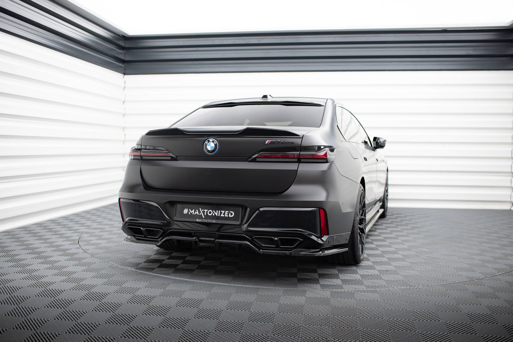 Rear Splitter (with vertical bars) BMW M760e G70 - Image 3