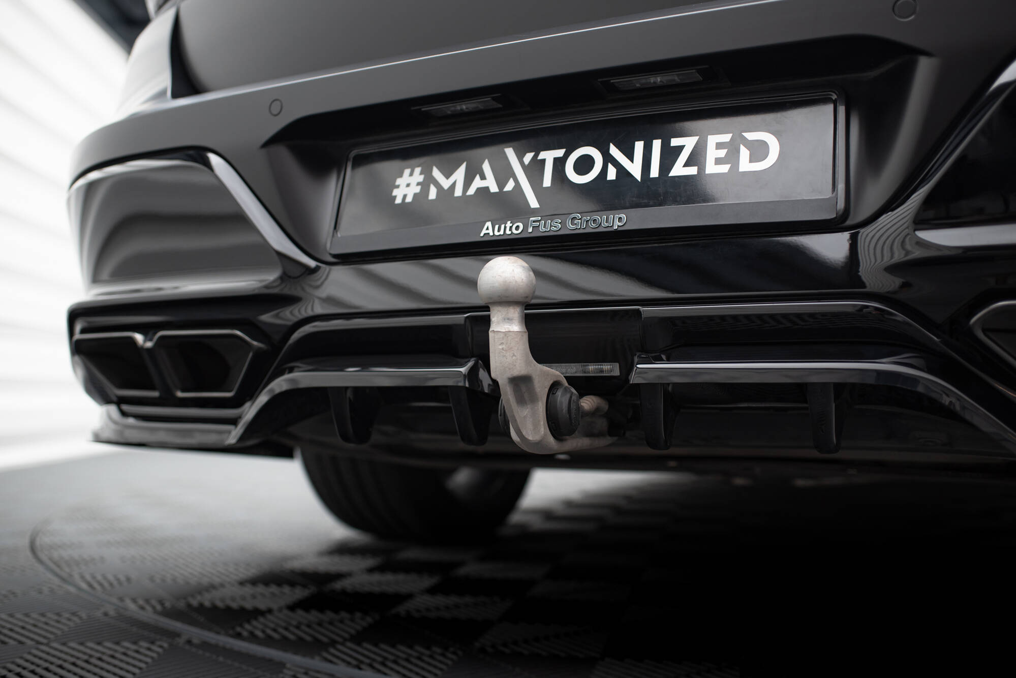 Rear Splitter (with vertical bars) BMW M760e G70 - Image 5