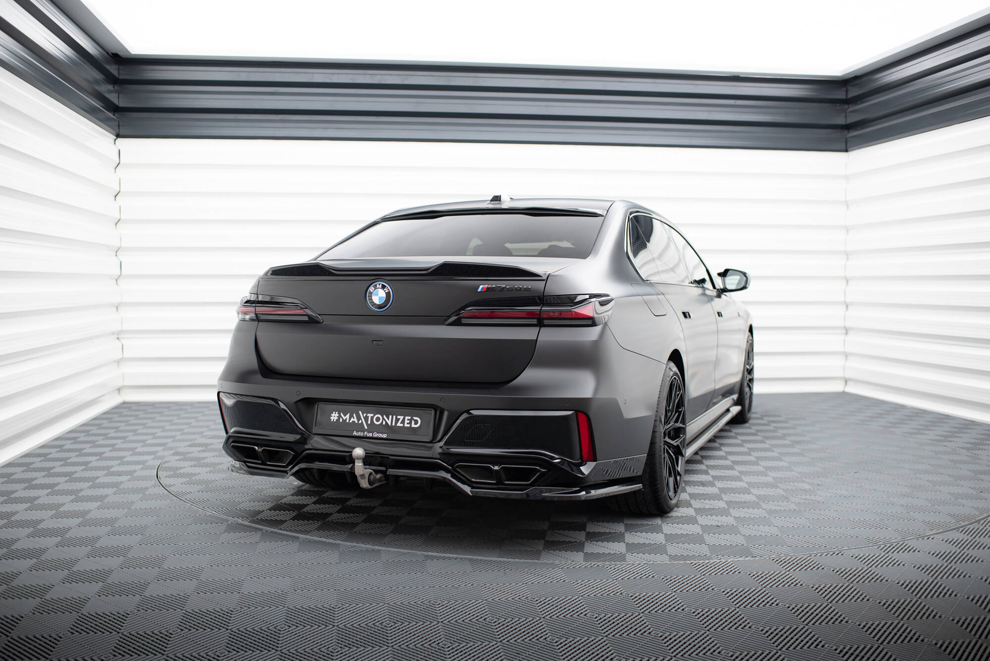Rear Splitter (with vertical bars) BMW M760e G70 - Image 6
