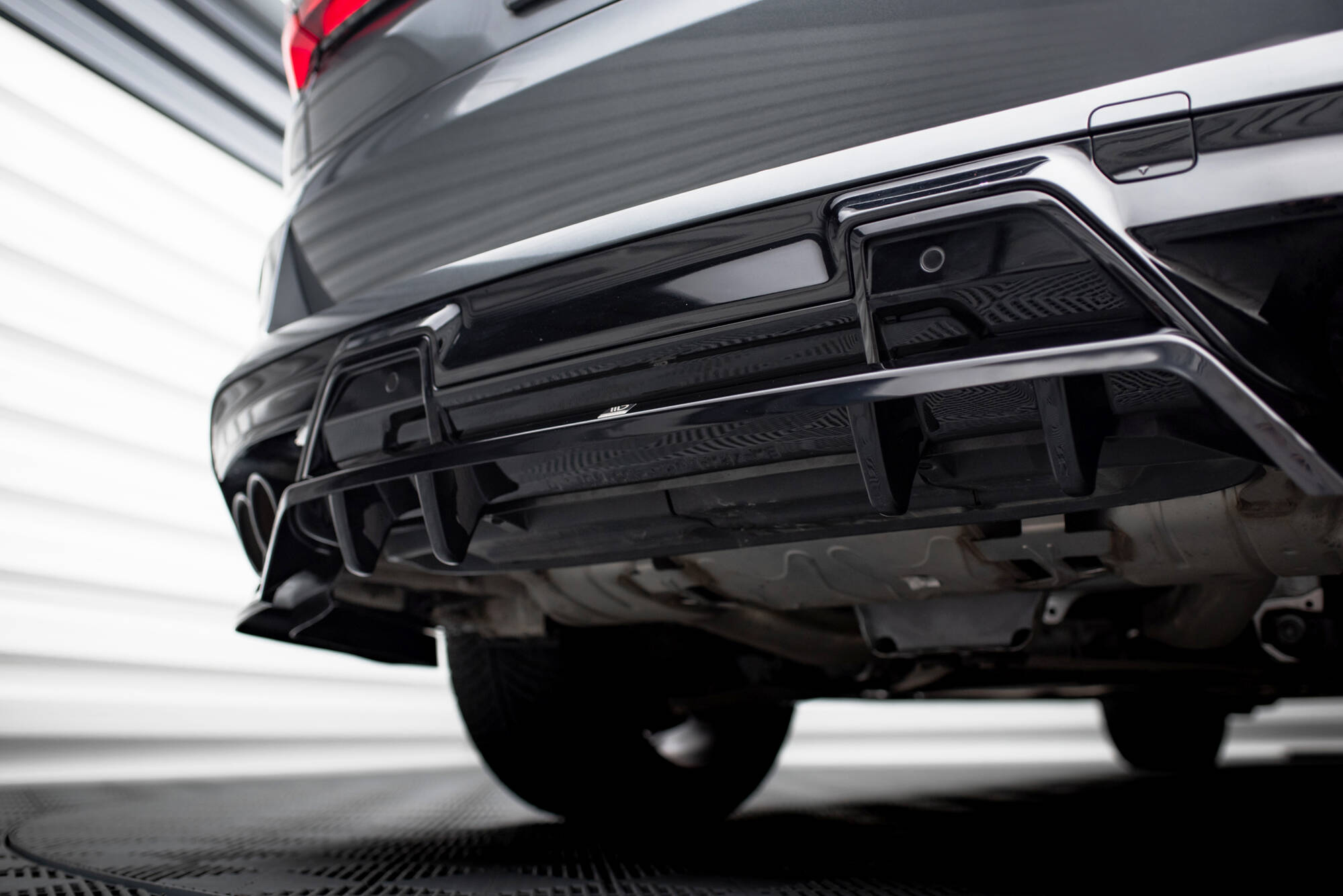Rear Splitter (with vertical bars) BMW X5 M F95 / F95 Facelift - Image 4