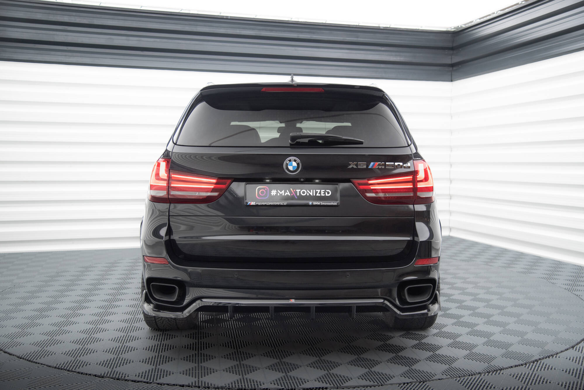 Rear Splitter (with vertical bars) BMW X5 M-Pack F15 - Image 3