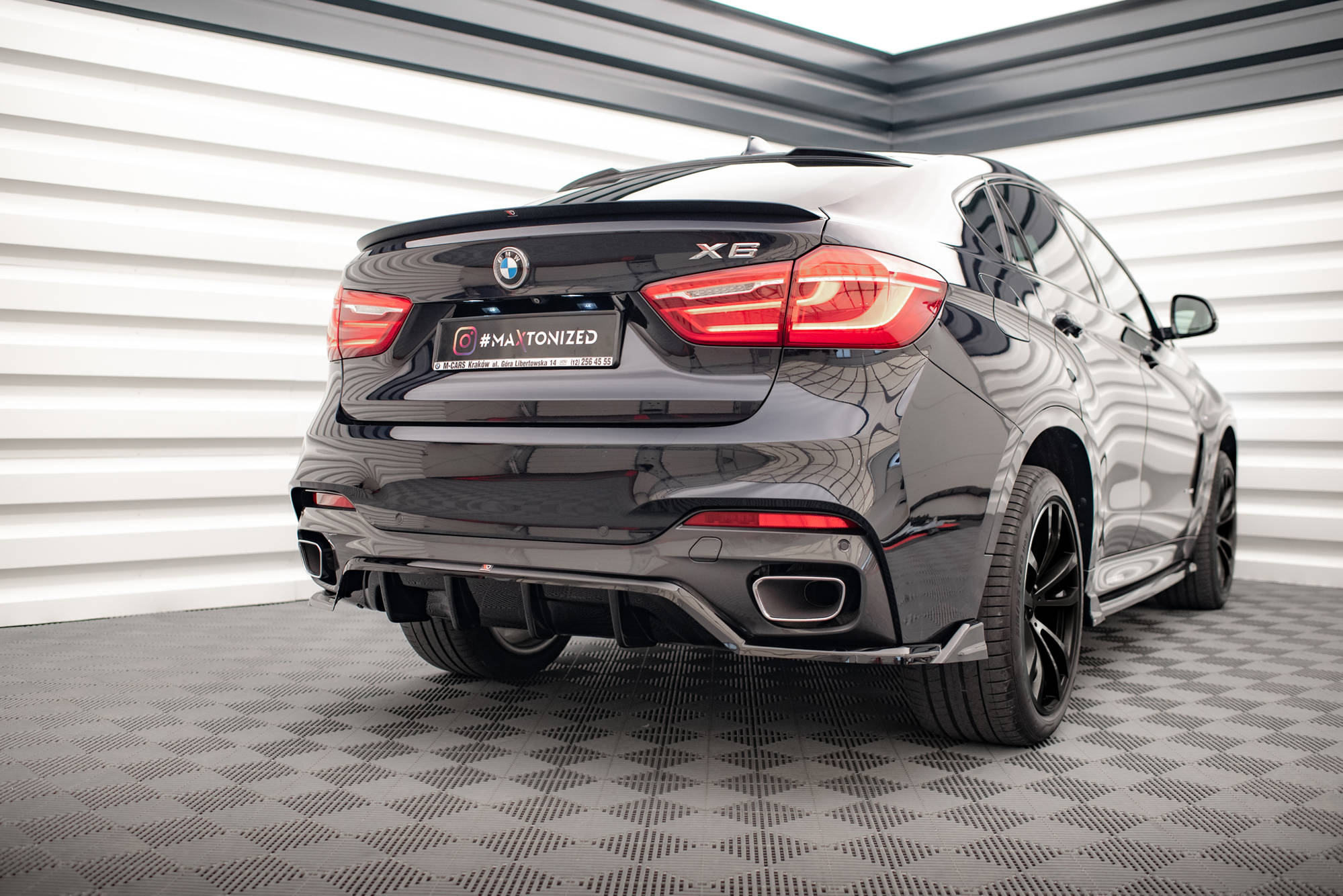 Rear Splitter (with vertical bars) BMW X6 M-Pack F16 - Image 4