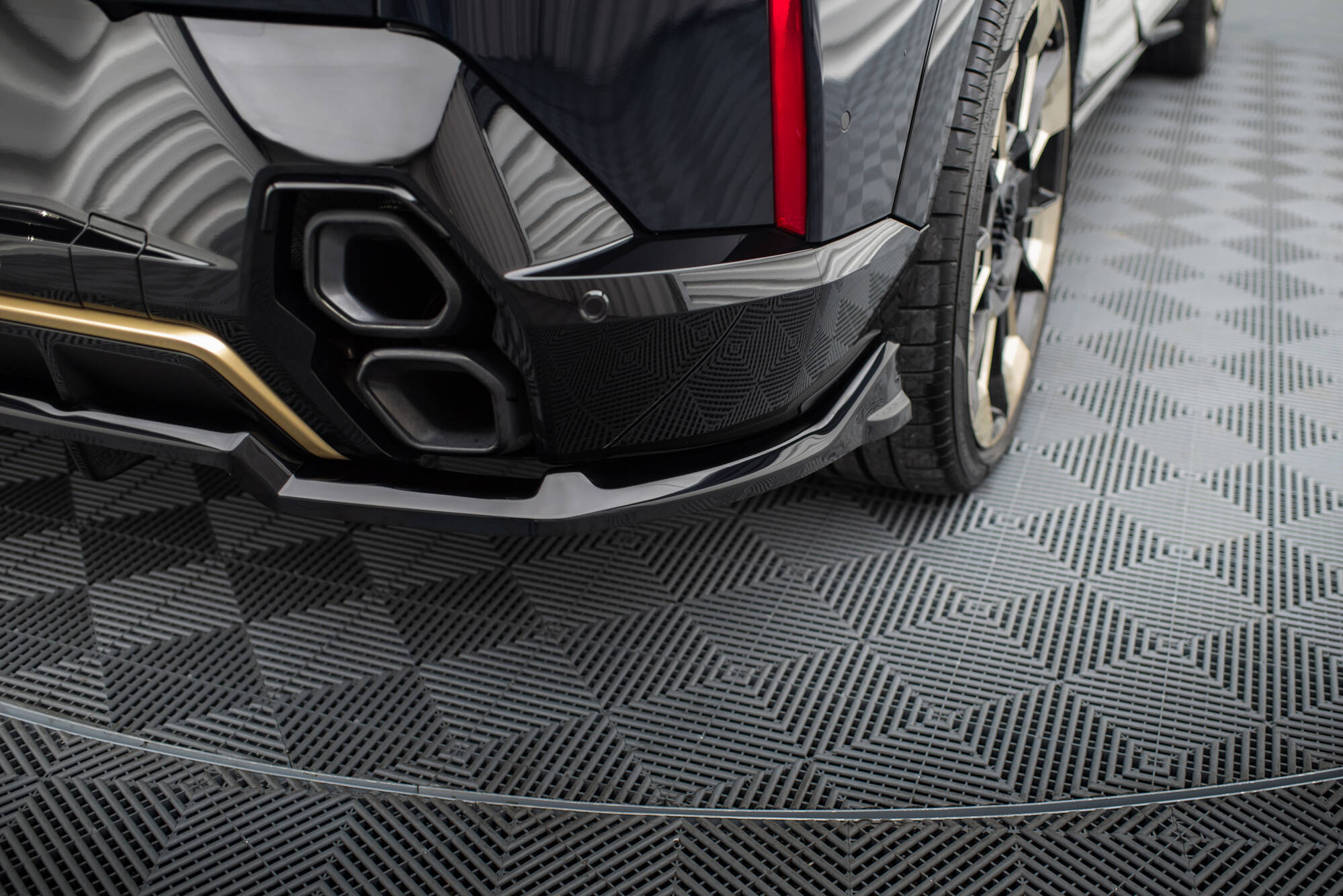 Rear Splitter (with vertical bars) BMW XM G09 - Image 7