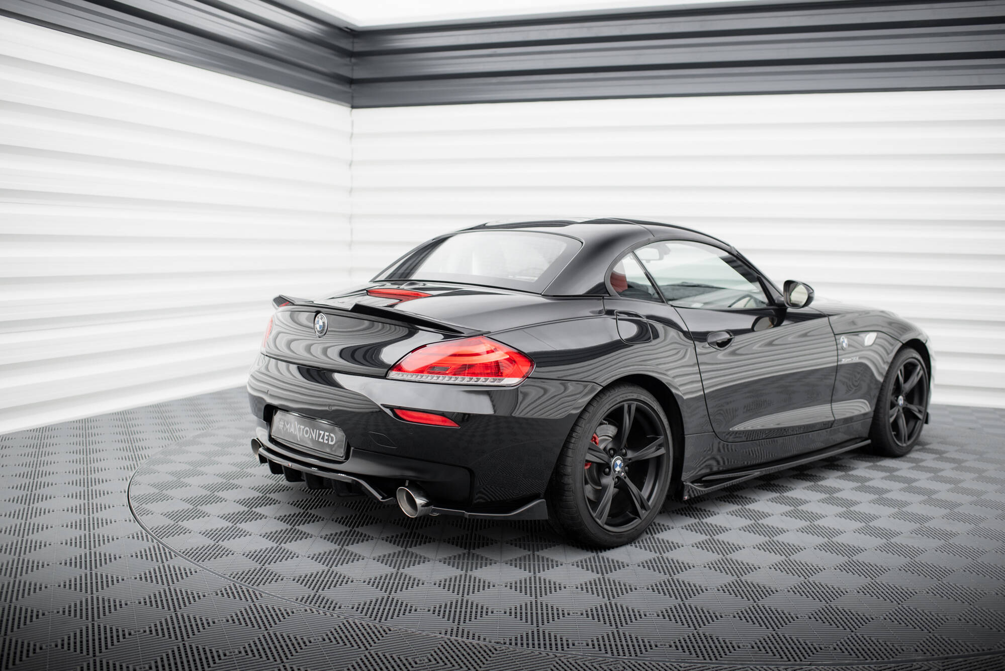 Rear Splitter (with vertical bars) BMW Z4 M-Pack E89 Facelift - Image 2