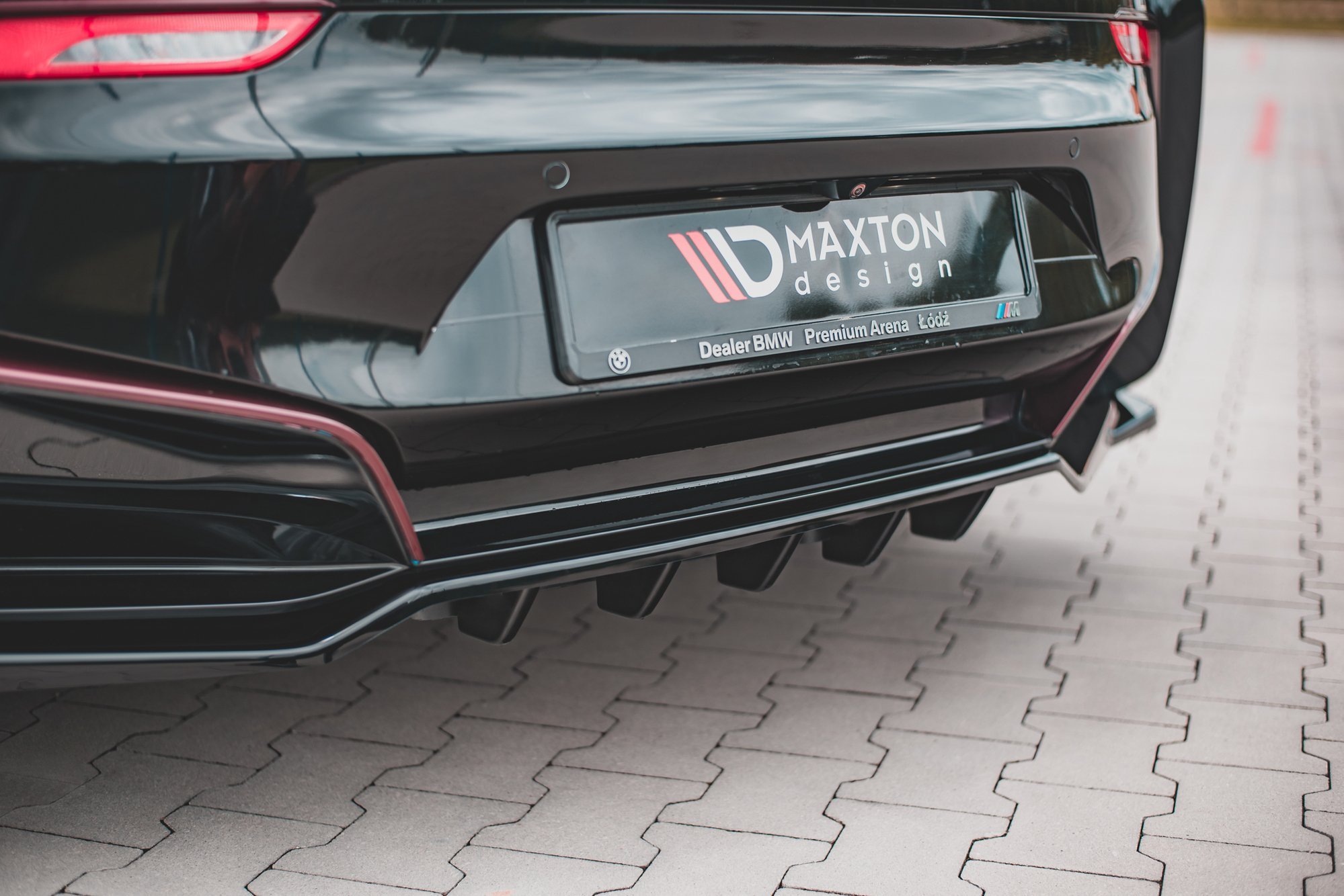 Rear Splitter (with vertical bars) BMW i8 - Image 2