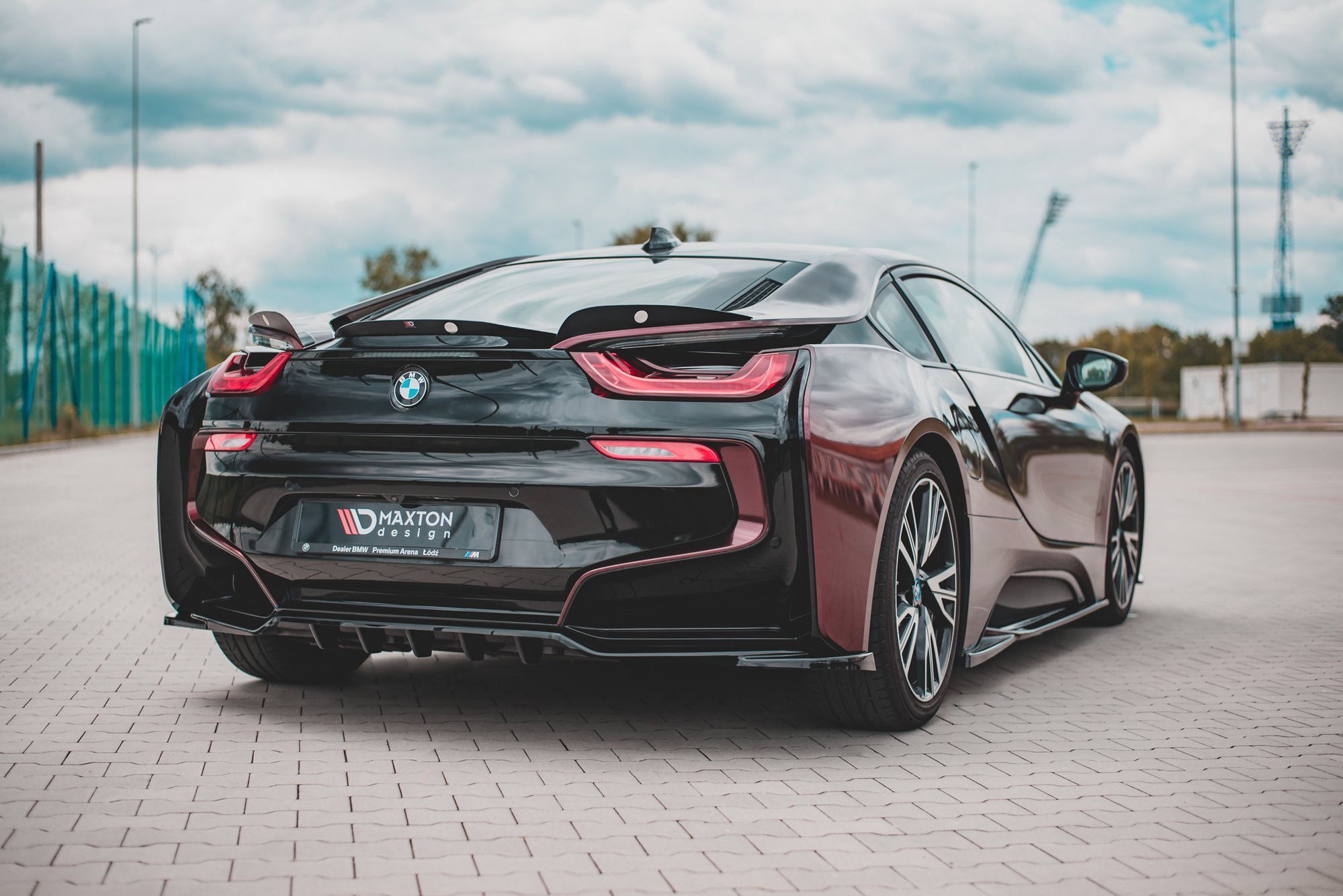 Rear Splitter (with vertical bars) BMW i8 - Image 4